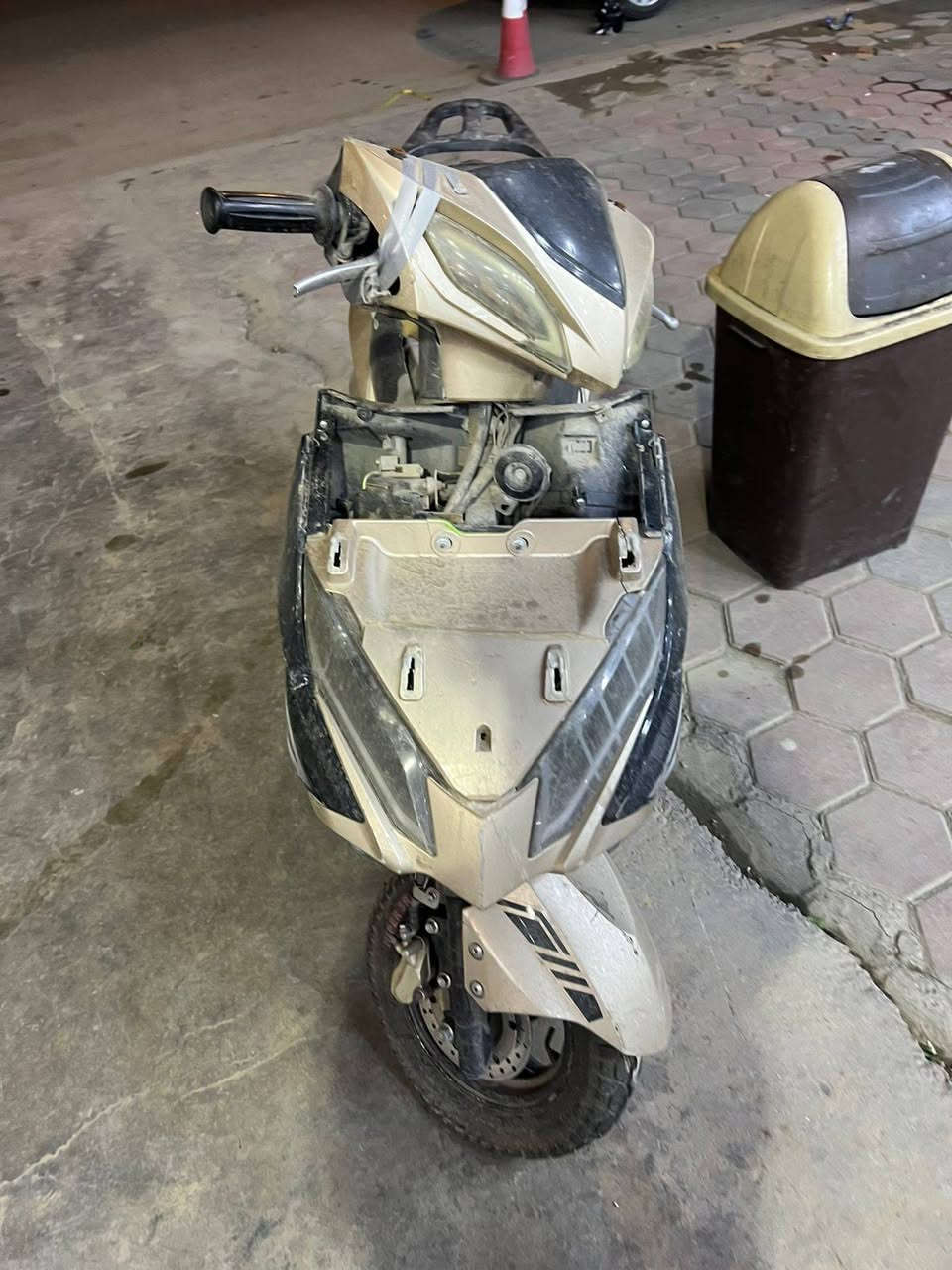 سلام عليكم دراجه صيني للبيع ب ١٢٥ كايمه طافيه  مكاني كربلاء خلف جامعة العميد ***********
