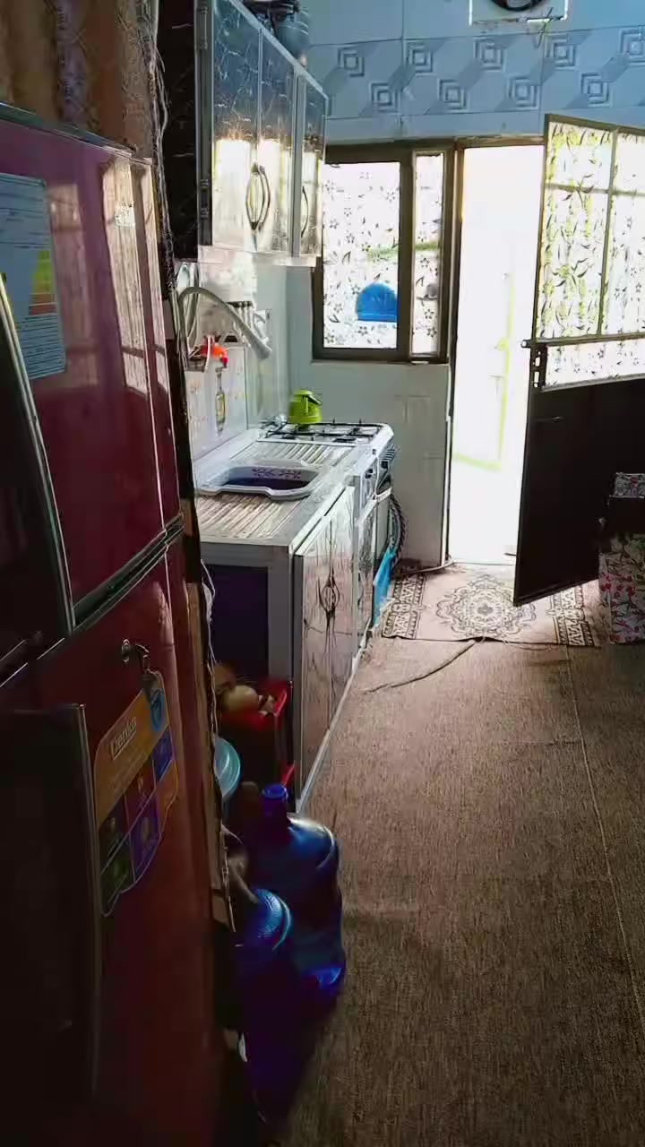 بيت 100متر غرفه وصاله ومطبخ وحديقه اساس طابوك بناء ابلوك سقف سندويج جدران سيراميك وبورك ارضيه صب يبعد عن الأمام 10دقائق خدمات ماء كهرباء مولد ذهبي ومجاري الشبانات قرب مدرسه دار الأيتام السعر  25زراعي 35 مشمول بقرار التمليك  للأستفسار ***********
