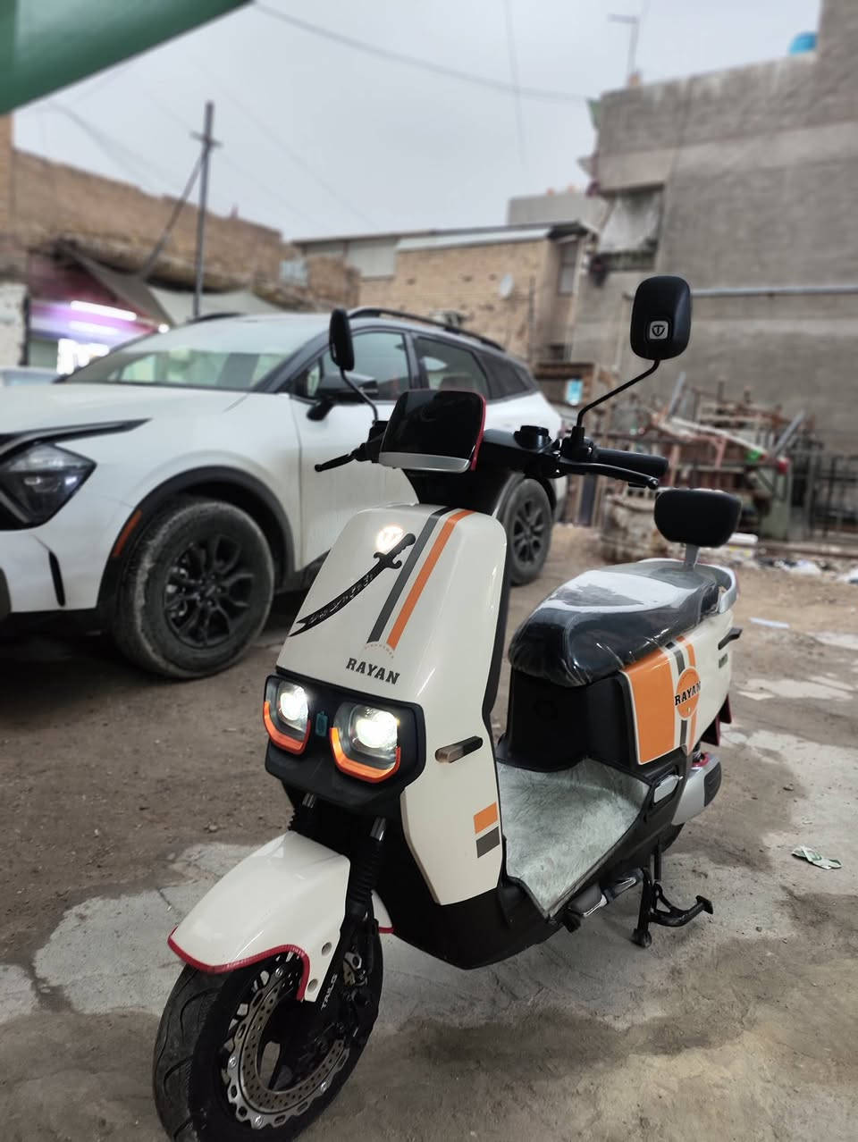 السلام عليكم دراجة شحن ريان ام عيون جديد زيرو اصدر حديث استعمل 15يوم 6بطارية كبير ***********سعر 750بيها مجال عنوان بغداد سوك الغزل ملف بقدرة 1500واط سرعه 60حقيقي
