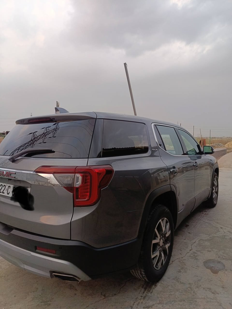 سلام عليكم 
جمس اكاديا 
موديل 21 سياره جديد وضرر خلفي 
سعر 218 ماكو هيج سعر
*********** وتساب موجود
