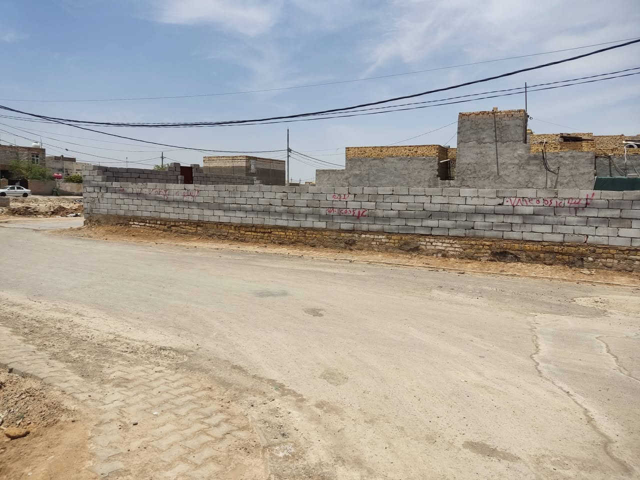 📌 إعلان بيع قطعة أرض سكنية (زراعي مشموله بتطويب) في الديوانية
الـمـوقـع: الديوانية - حي الأمين.
الـمـسـاحـة: 200 متر مربع.
الـواجـهـة: ركن (موقع مميز جداً ).
الـخـدمـات الـمـتـوفـرة:
🛣️ تبليط كامل وشوارع مجهزة.
💧 شبكة إسالة 
🚽 شبكة مجاري متكاملة.
⚡ الكهرباء وباقي الخدمات الأساسية واصلة للموقع.
الأرض جاهزة للبناء فوراً وتقع في منطقة مأهولة وحيوية.
📞 للاإستفسار ومعرفة تفاصيل السعر:
يرجى الاتصال مباشرة على الرقم: ***********
أو مراسلة الصفحة عبر الرسائل الخاصة (دايركت).
