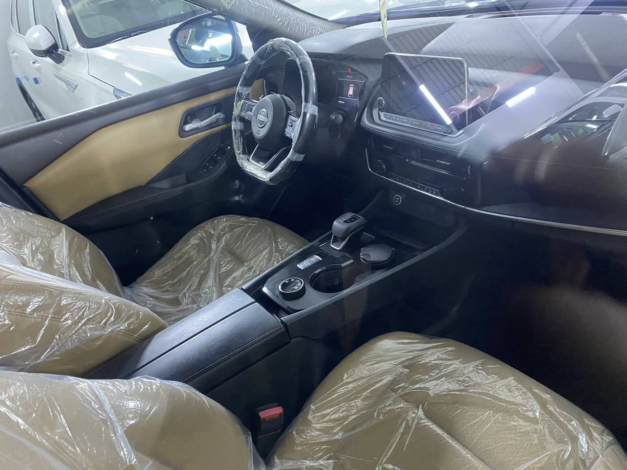 السلام عليكم نيسان روج وارد كندي سياره فول بدون ضرر لمراوس ب ميسوبيشي اوتلاندر***********
