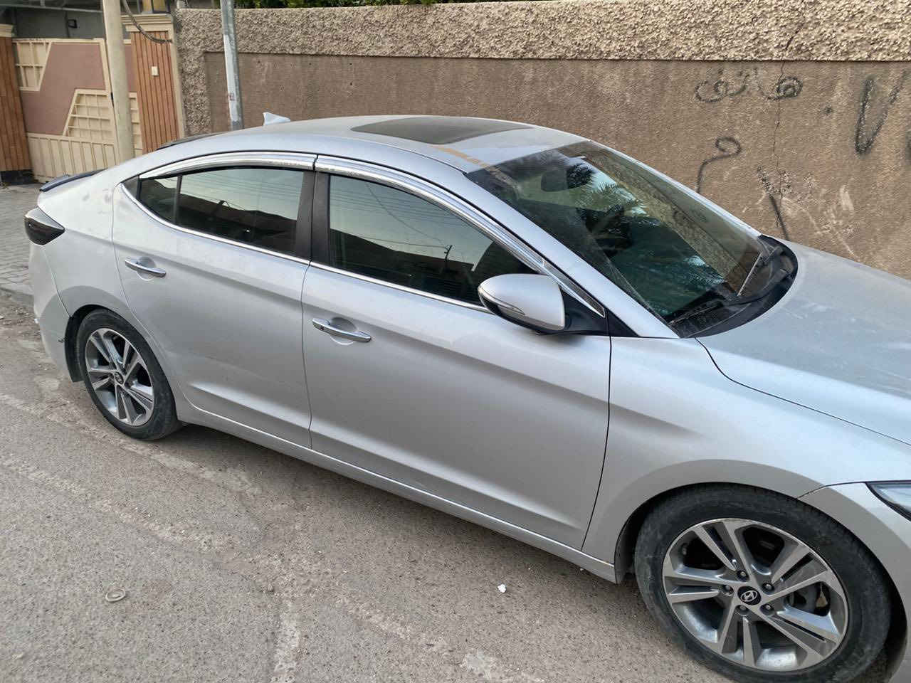 السلام عليكم النترا ٢٠١٧ وارد كندي
فول مواصفات لمتد
١- كشنات جلد 
٢- بصمه 
٣- فتحه 
٣- تبريد بيانو 
٤- كشن السايق كهرباء+ خزن+كشنات تدفئة 
٥-مثبت سرعه 
٦- شاشه 
٧- بك لايتات لد لكزز 
السياره كلش حلوه و نضيفه 
ماشيه ١٦٠٥٠٠ 
كشن السايق بي شك بسيط 

رقم التلفون ***********

حادثها بل جنطة صبغ بنيد بدون دواخل
