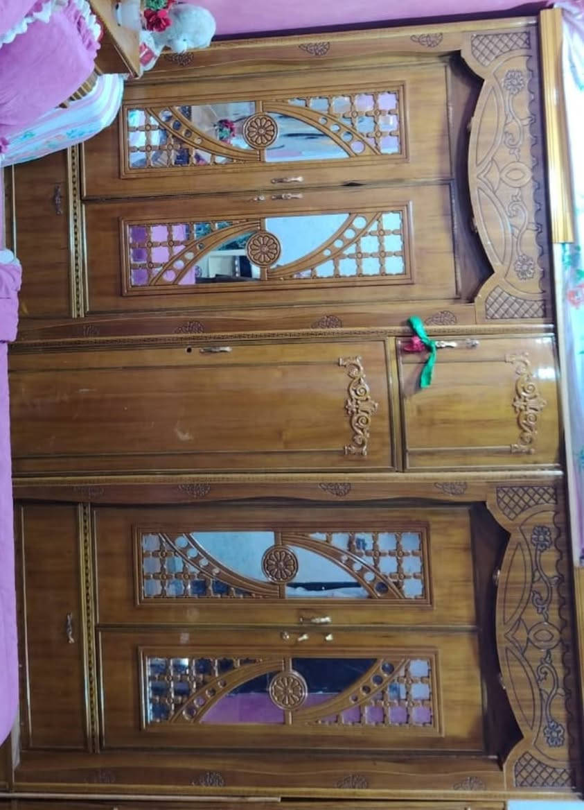 يا الله سلام عليكم غرفه  صاج تسكام. نضيفه كلش فقط تلحيض بصيط. 5 قطع. كنتور  5 بيبان.  و زاويه بابين و ميز مرايه. وجربايه مكان كربلاء حي الغدير سعر مليون و100 غير متواجد عل فيس رجاً  مكلف بل نشر للاستفسار ***********
