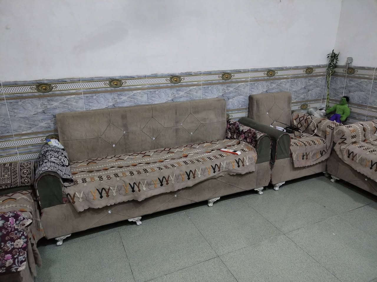 طباخ لبيع بس عيبه لباب مكسور ولباقي كله شقال  تخم لبيع  ١٢٥ وبيه مجال ولسنك لبيع ٧٥ وبيه مجال لي حاب يستفسر هاده رقم ***********
