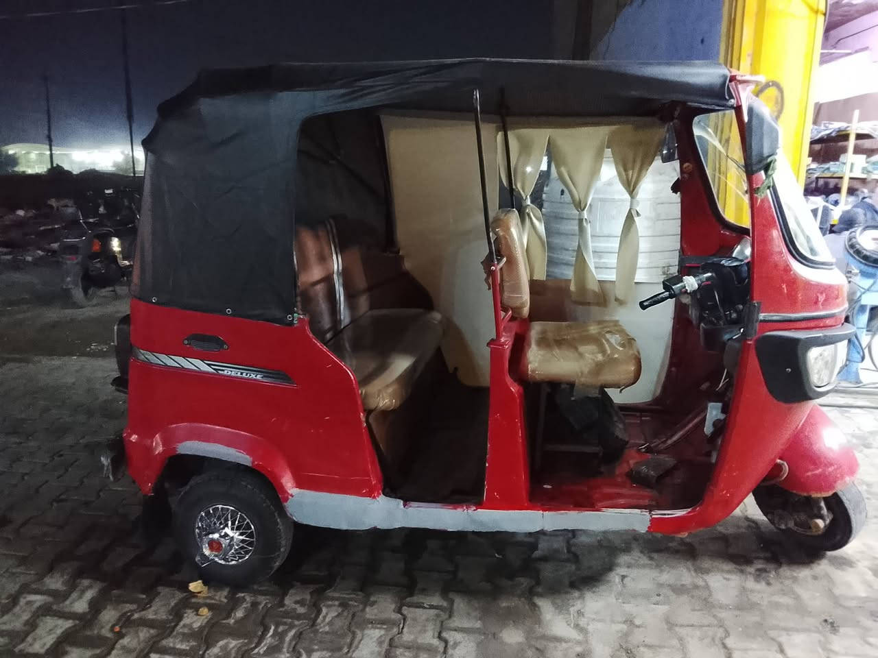 سلام عليكم تكتك للبيع موديل 18اوراق كامله اصليات للترقيم معمرات دوس مثل ما واضح تكتك كبل لشارع ربع ما اذب عليها  ***********
