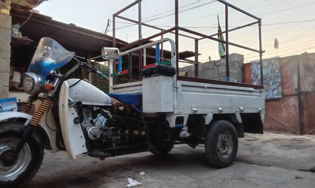 ستوته موديل 16اوراق اوصولية تايرات جوبلس نكرة سلف كوت حي الجهاد رقم الموبايل *********** سعرهة 1400 وبيه مجال شي بسيط
