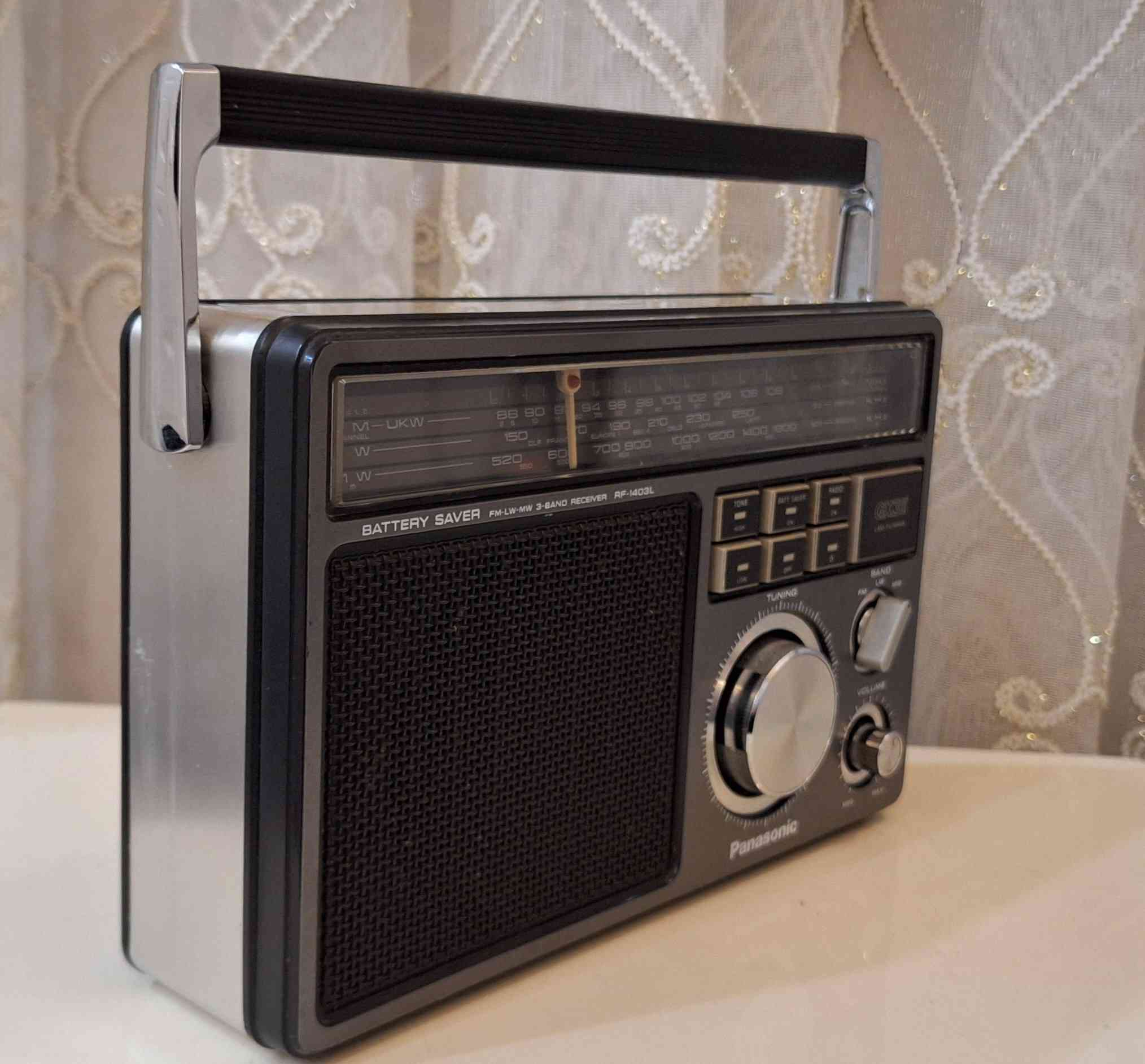 رادیو  باناسونیك  یاباني اصلي نسبة نضافة  97
145 الف نضیف جدا انتاج السنة 1981 یعمل  علی کهرباء 220 فولت3 باتري کبیر جهاز كامل شغال موجات رادیو  
FM   MW     LW
توصیل   للحجز مراسلة الصفحة او مراسلة واتساب على الرقم ***********
