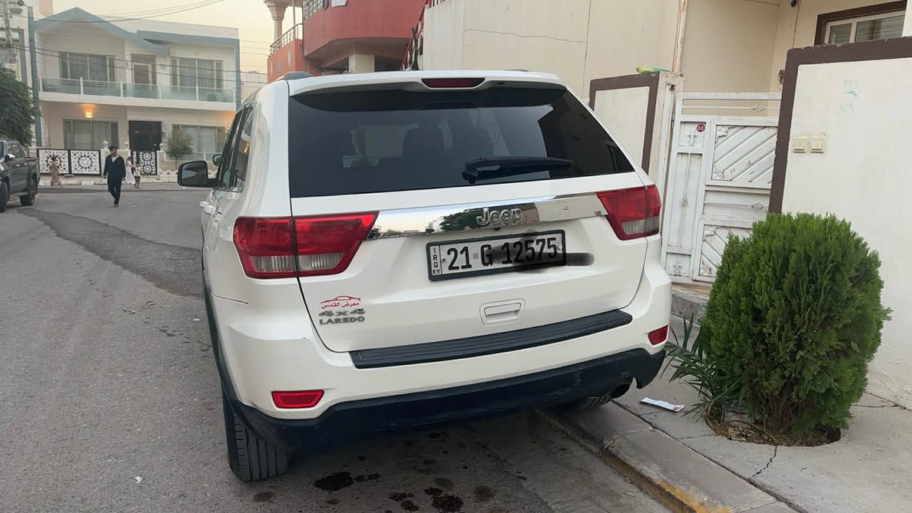 سلام و اخوان 
جيب لاريدو موديل 2011 دبل اكسل 
كلين تايتل بدون صبغ بدون ضربة 
لون ابيض مواصفات اعتيادي شاشه و كامرة خلفية 
بصمة تشغيل و دبل اكسل گير محرك كهربايات بشرط 
رقم سنوية كلة جديد بسمنه مكان سيارة كركوك و سليمانيه 
سعر 164 و بيها مجال قليل 
*********** كركوك, العراق
