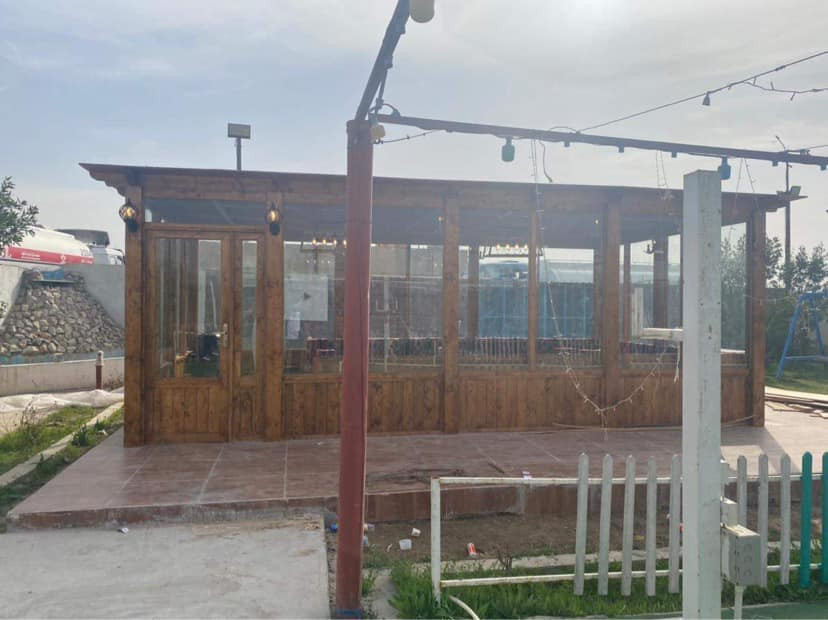 ويه شركه الانجاز دلع بيتك.            
ديكورات وموديلات خشبيه 
خشب طبيعي الماني مجفف مقاوم للماء والحراره 
*جلسات مغلقه ومفتوحه بالحدائق  او اي مكان حسب القياسات المطلوبه 
*اسيجه وديكورات تزين حدائقكم حسب طلبكم 
*سقائف خشبيه بجميع التصاميم والقياسات -
* تغليف جدران داخليه وخارجيه وتغليف مناور وواجهات 
عمل التصميم واللون حسب طلب الزبون 
للاستفسار مراسله الصفحه او على الواتساب ***********
