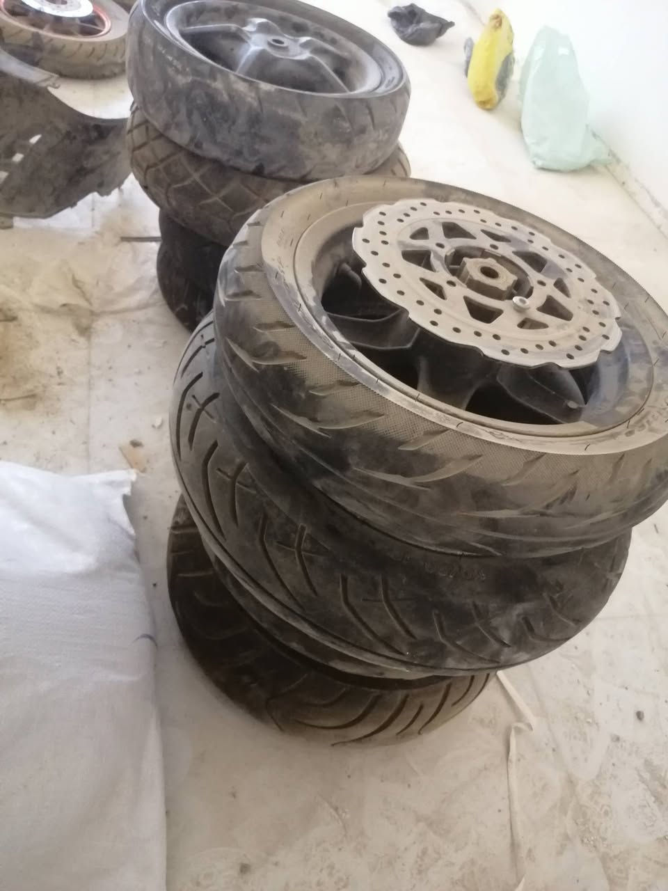 سلام عليكم
غراض قسم تفصيخ وقسم حاوية ما مشدود على دراجة صدر RGS 
ويل مال ماكس يجي دسك وهوة ولفج مالتة وهاوزن 
صالنصة حلزونية قطعتين 
صالنصة مال بي سي اكس قطعتين صوت طرب
صالنصة طيارية مال سكنس عام
تايرات ابيع جملة 18 واحد مال سكنس
وبعد اكو غراض مثل ما واضح بصورة
مال سكنس عام شنو الي يعجبك بخدمتك اذا شراي توصيل اكو 
***********

