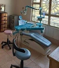 اليوم عدنا كرسي اسنان بحالة ممتازه✅ للبيع اللون سمائي  السعر ٨٠٠ الف  ...