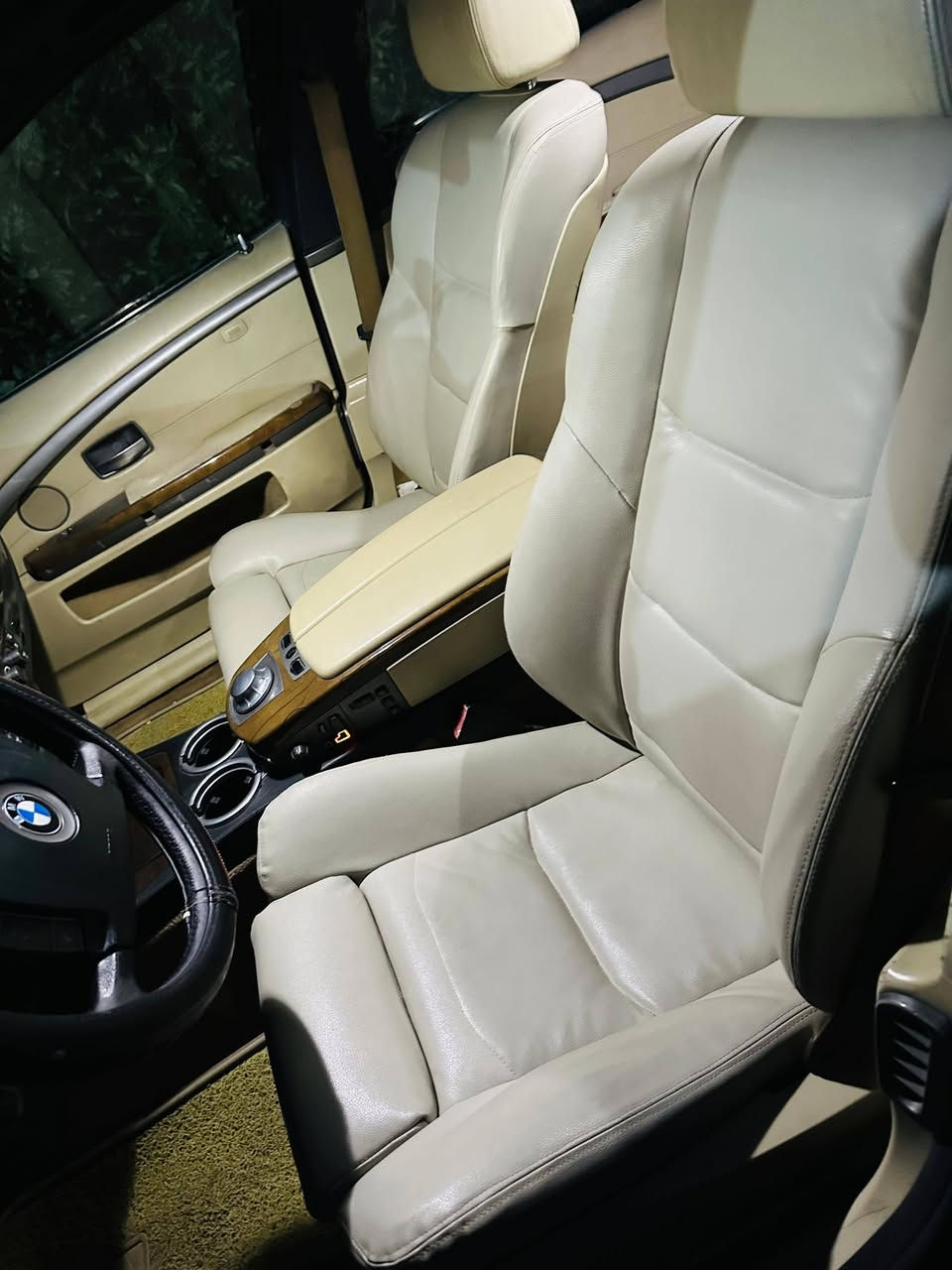 BM باخره 8سلندر موديل 2004 حجم 745i  فول مواصفات  گير ومحرك وكهربائيات وحدادية جاهزه من كلشي. مصبوغه حزام. بيها جاملغ خلفي بدون دواخل. رقم اربيل بأسم صديقي. تحويل بدون وكالة. مكاني الانبار  قضاء الحبانيه. السعر ٩٥. والف مبروك للتصير من نصيبة.
للاتصال ***********
***********.
