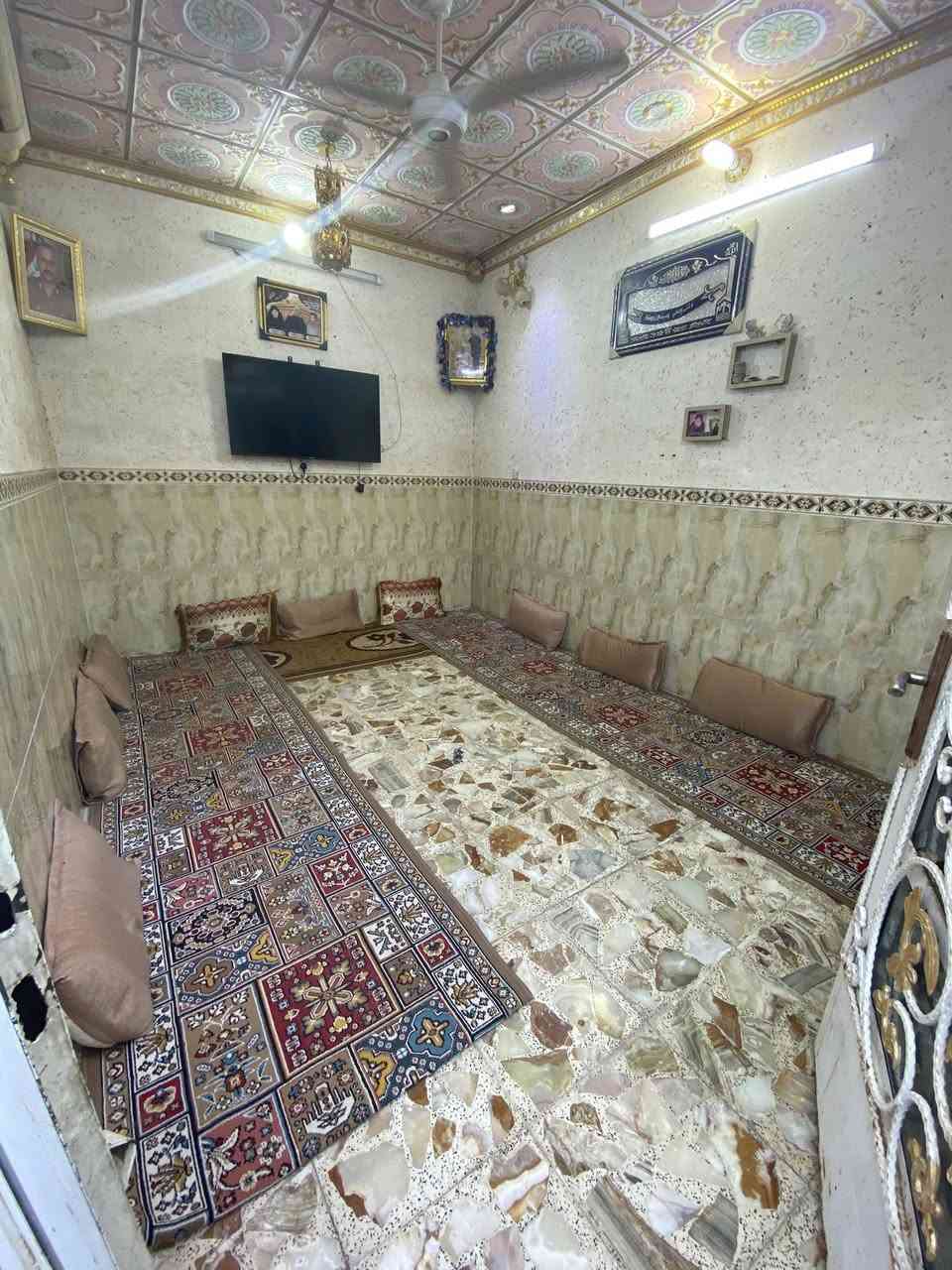 السلام عليكم 
#بيت للبيع بالجربوعية الاولى قرب ابو علي البصرواي خلف الشارع العام قرب حسينية الامام الرضا مساحة البيت 100 م بناء 2016 كونكريت مسلح يتكون البيت من براني ومطبخ وصالة وغرفة جوة وغرفة فوك 
للاستفسار:***********
