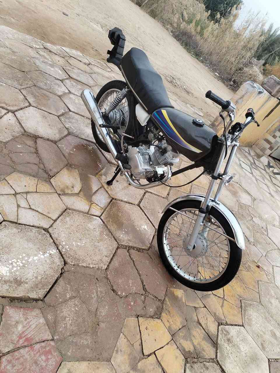 سلام عليكم دراجه للبيع شاصي 2015  اوراق كامله تعمير كل 26 مكينه مفتوحه فقط كازكيت كامله ما ناقص اي شيء سعر 650 وبيها مجال  مكاني شطره هذا الرقم ***********
