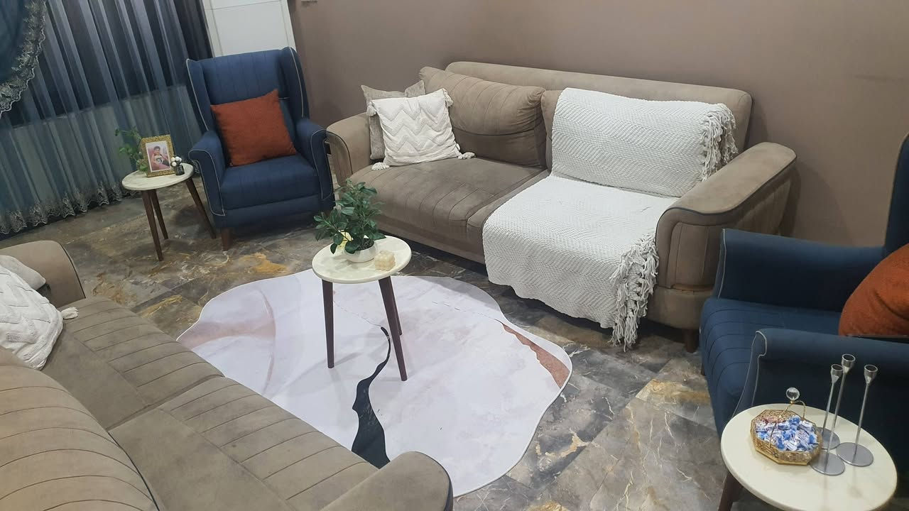 السلام عليكم
تخم للبيع مع امكان تحويله الى سرير مع مخزن للغراض بغداد حي الاعلام  *********** السعر ٥٠٠ الف
