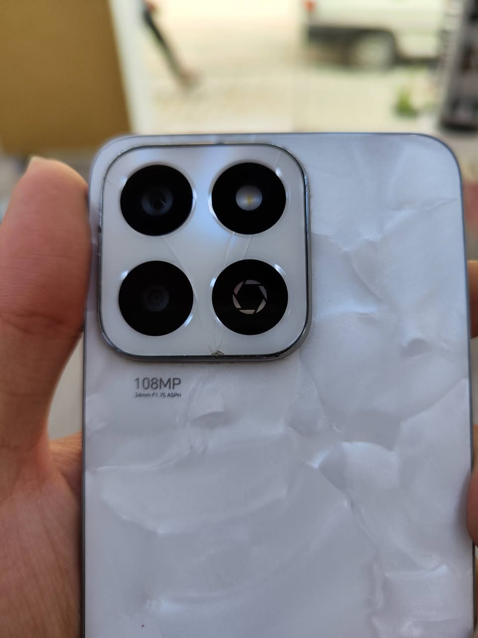 شاشة:النوع: TFT LCD بحجم 6.77 بوصة
التردد: تدعم معدل تحديث 120Hz لسلاسة.
المعالج: Snapdragon 685 (تكنولوجيا 6 نانو).
الذاكرة العشوائية (RAM): يأتي بـ 8 جيجابايت.
ذاكرة التخزين: 256 جيجابايت
 الكاميرات الأساسية: كاميرا خلفية بدقة 108 ميجابكسل تقدم تفاصيل جيدة في الإضاءة النهارية.
السيلفي: كاميرا أمامية بدقة 8 ميجابكسل.
السعة: بطارية ضخمة بسعة 6000 مللي أمبير .
الشحن: يدعم الشحن السريع بقوة 35 واط
مستشعر بصمة مدمج بزر الطاقة.
نضافة ٨٠ بالمية نفس ما موضح بالصوره
السعر ١١٥ الف بي مجال بسيط مكاني نجف ***********
