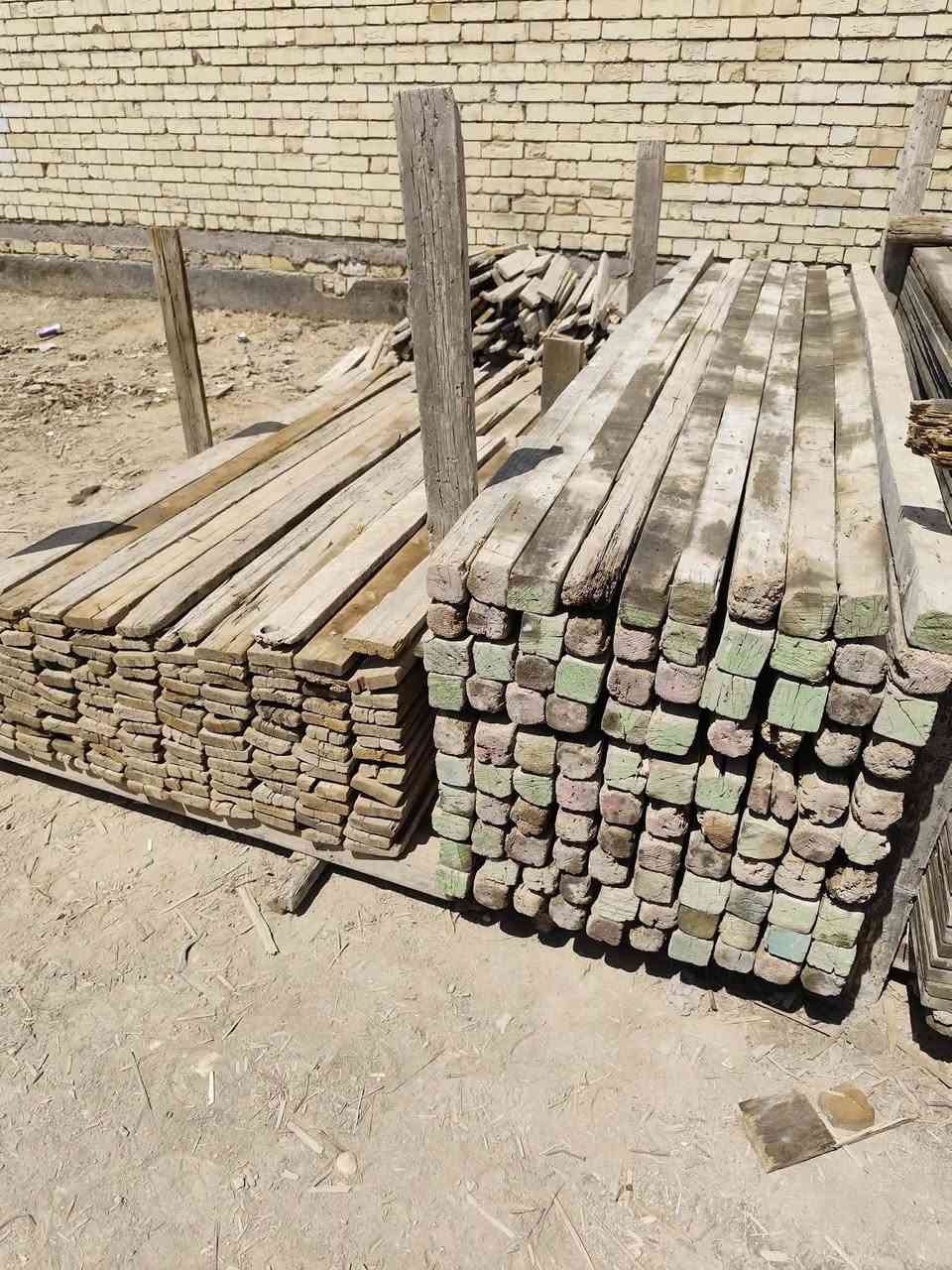 قالب خشب مستعمل روسي تارس للبيع العدد 9مكعبات 6اطوال و 3 مقاصير  العنوان بابل هاتف ***********
