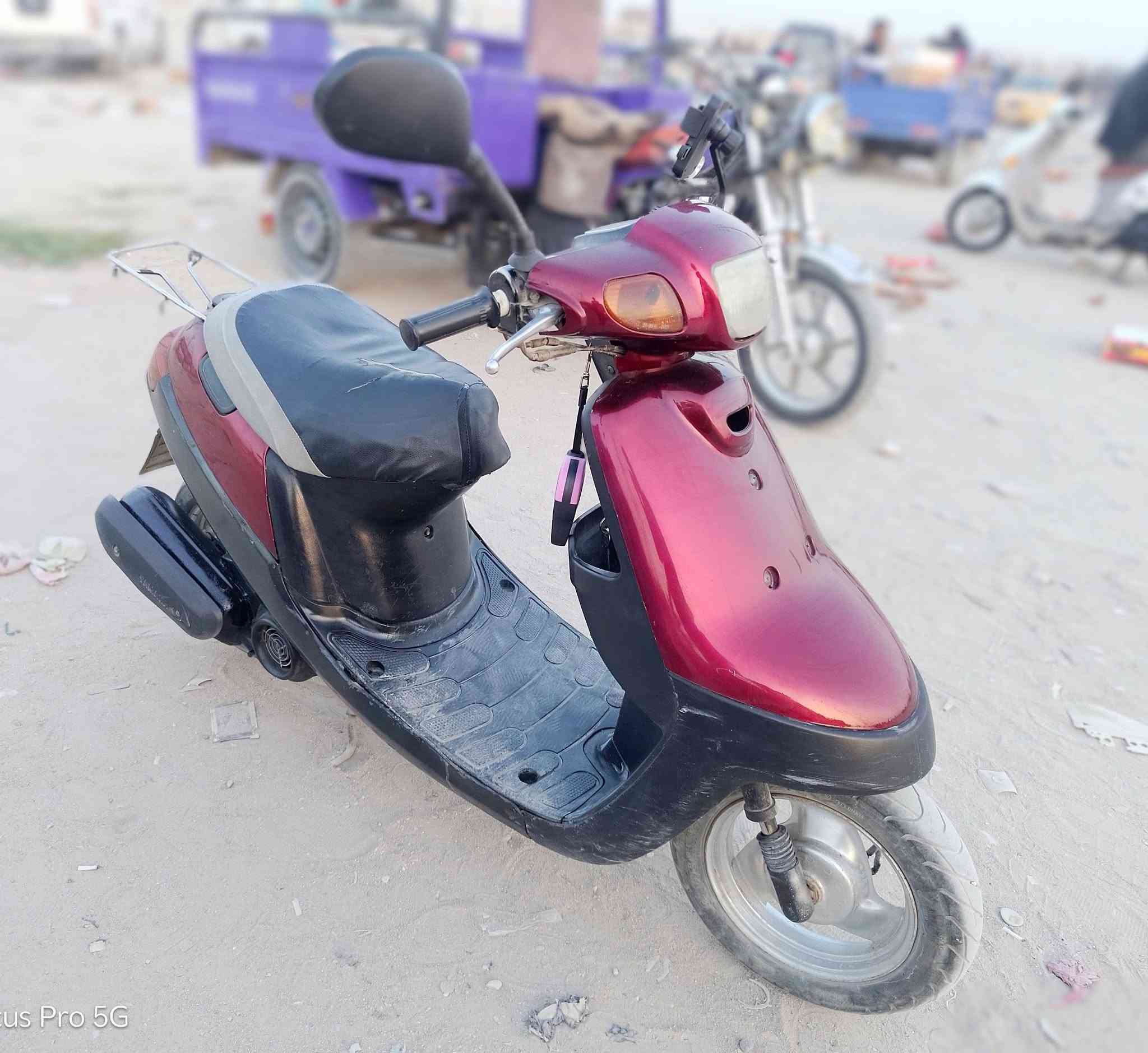 سلام عليكم
دراجه بطه للبيع مكينه بلاديه الدراجه ماعوزه شي مال جناي سعره 300 وبيه مجال 
الأتصال او الأستفسار ***********
