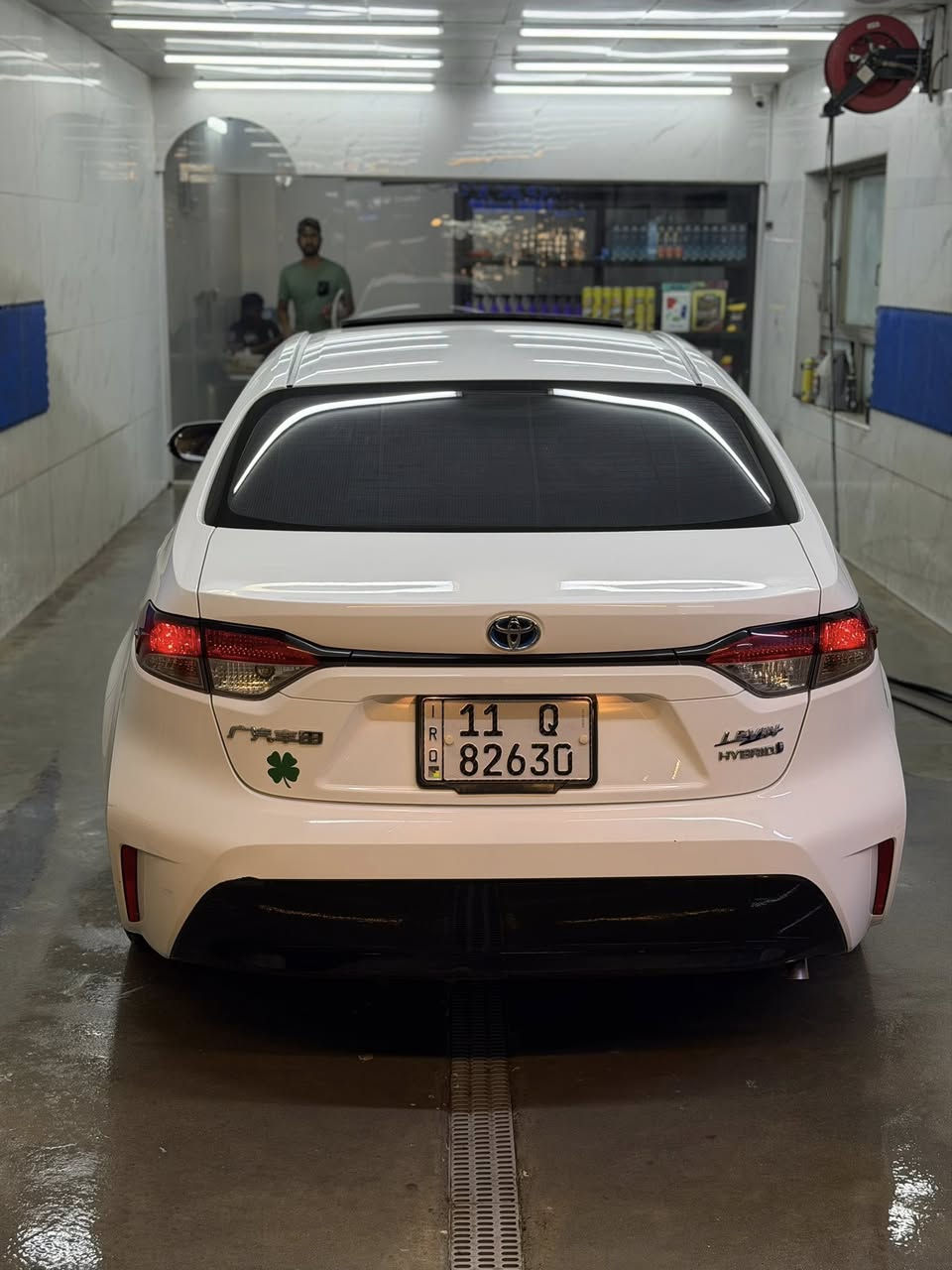 كورلا هايبرد العلامة الزركه
الشكل الامريكي 

فول مواصفات داخل احمر كشن كهرباء 

ماشيه 29 مكفوله عده pdr قليل كلش بالباب ممبين ابد

مكان السيارة: السيدية 
السعر : 142 بيهة مجال

بي وانساب : ***********
