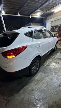 توسان للبيع موديل 2015 مكفولة من كلشي  مشاية 120 الف  الاتصال : 077355...