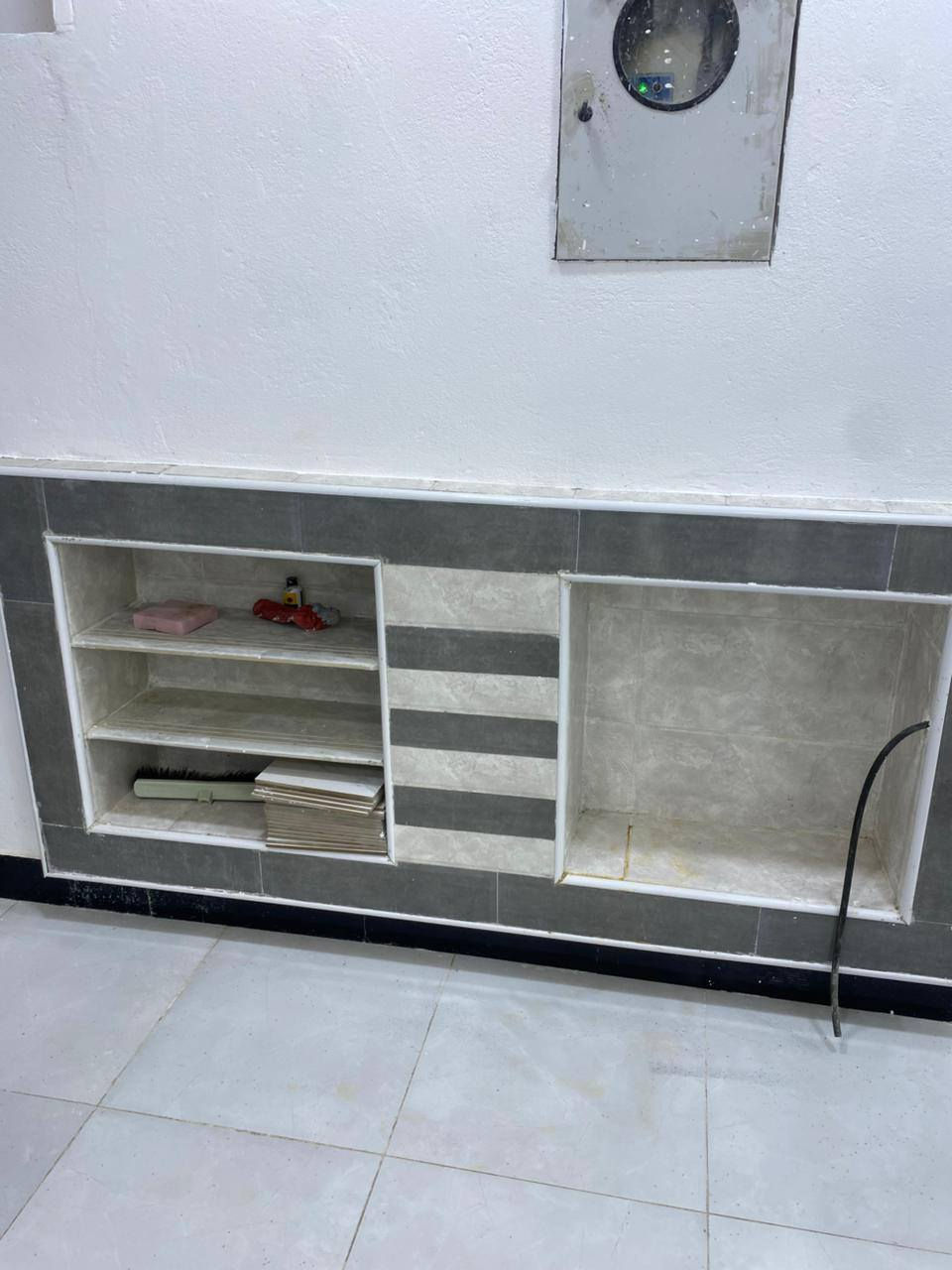 بيت للبيع مساحة 100 متر، العنوان حجي حسن الجمعيات، قرب أسواق العائلة
بناء 2026 كونكريت، حديث وشغل درجة أولى، طابق واحد
 واجهة 5، نزال 20
سند 25، فووول خدمات 
السعر خاص أو الأتصال ع الرقم
***********
