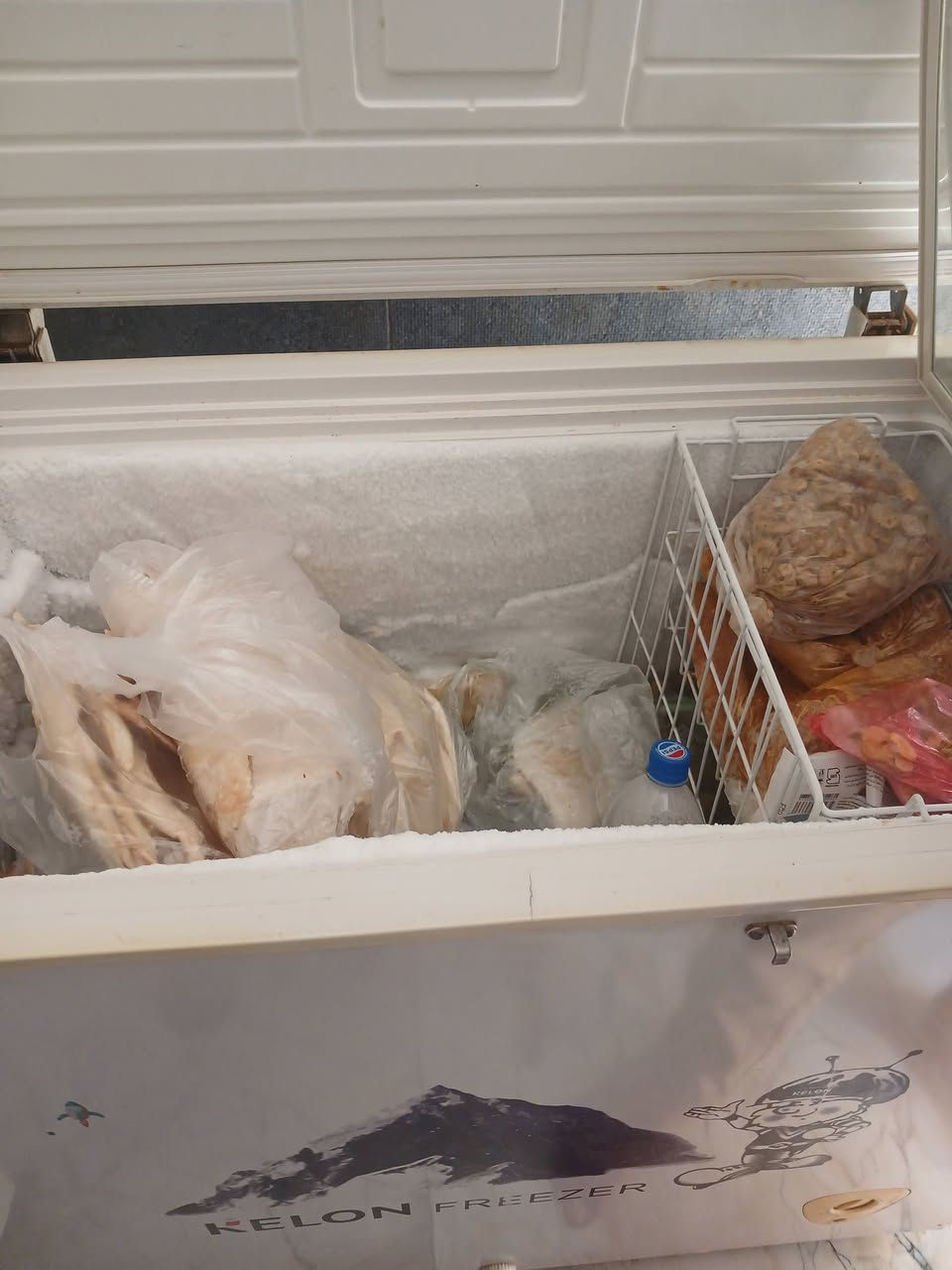 مجمده كيلون نضيفه كلش اخت الجديده للبيع مكاني زعفرانيه سعرها 180 وبيها مجال اتصال ***********
