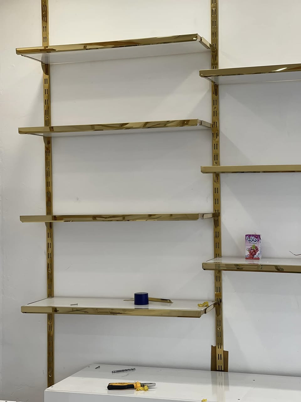 ديكور كامل للبيع رفوف كل رف عرض 62 سم  نزال 40سم واكو اكبر  مخزن داري ارتفاع 90 نزال 50 طويل 3,39 ٣ ميوزه 
بيع شلع بدون انارة ولا ثريه مستعجل عل بيع


**إذا كنت صاحب هذا الإعلان وتريد حذفه لأي سبب، رجاءا أرسل رسالة إلى الدعم الفني**