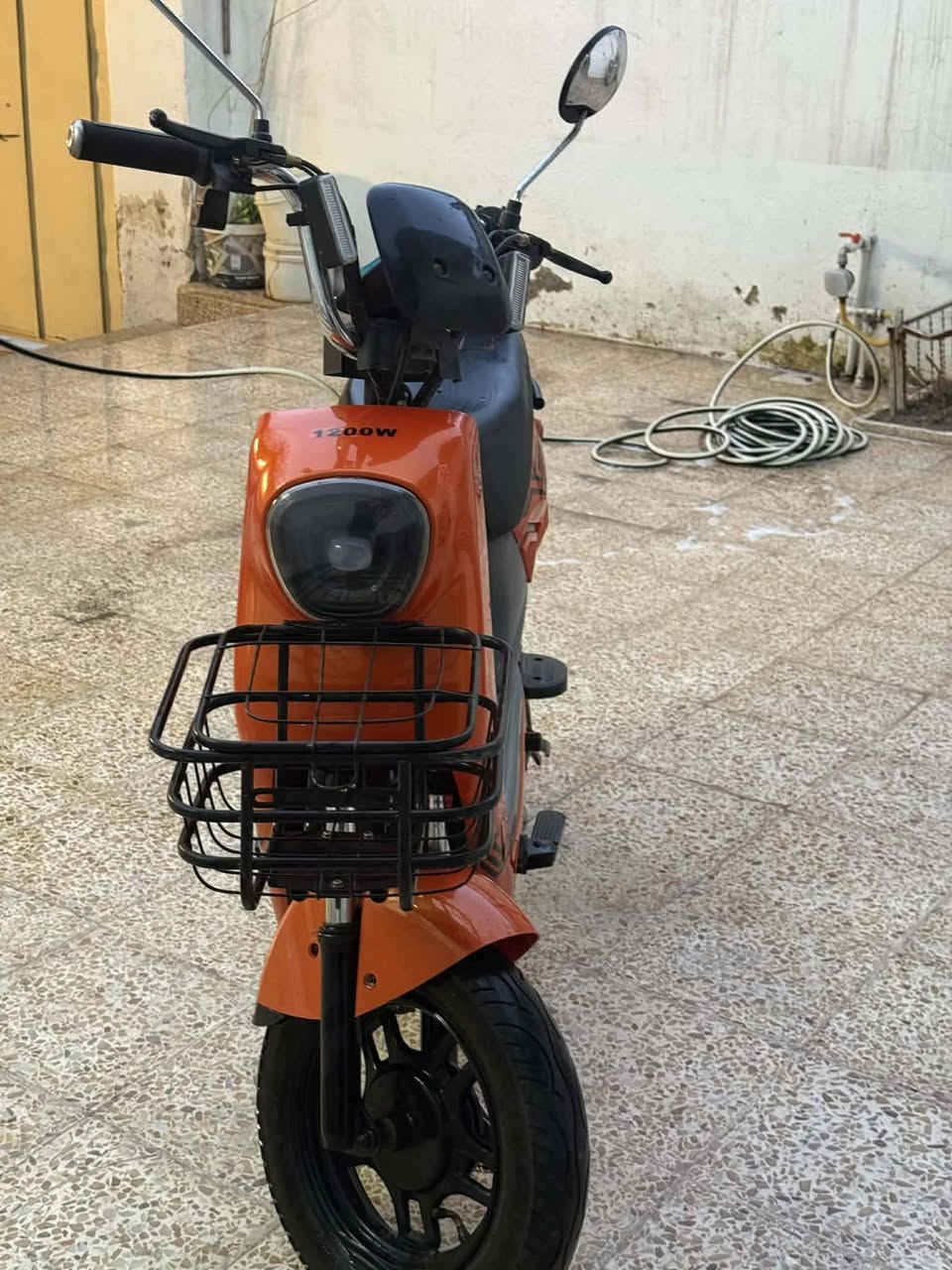 دراجة للبيع جديد استعمال شهر واحد 
مع شاحن اصلي 
للاستفسار ***********
