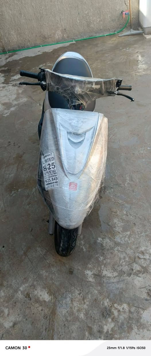 سلام عليكم عندي دراجه بريز140 لبيع 
الدراجه نضيفه وبلاديه مكينه نشطه 
امجفته جديده الدراجه بل عافيه عل ياخذه 
لين ما توكفه بشارع ولا تعبه تاخذه وتدعيلي 
ودراجه مابيه اي نقث كهربائية شغاله سلف شغال
نص نكره سلف نص هندر بس يرادله باتري السعر 
300 الف وبيه مجال مو شراي لا يراسلني متواجد واتساب مكاني بغداد ابو غريب حي الشهداء ***********
