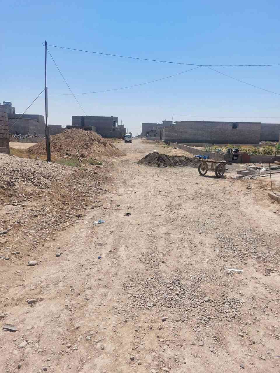 بتلو البيع في البهراط المساحة 125مبني فوق البتلو الف مضغوط والفين ليزري وصله كهرباء ***********
