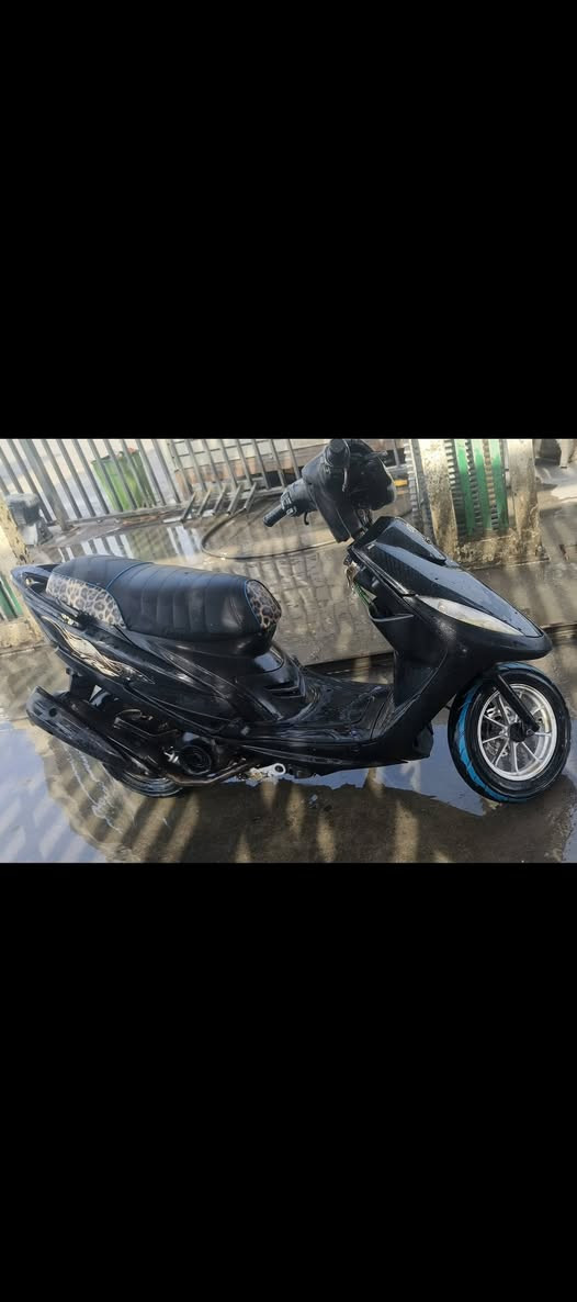 دراجه كله بلادي بيها تزويد
كشن رياضي اصلي 
استاند رياضي اصلي 
دبلات رياضي اصلي 
شيال رياضي اصلي 
تاير الامامي جلاتين رياضي اصلي 
ويل كب امامي 
قطرة دهن رياضي اصلي 
ول باقي كله بلادي 
دراجه معدل وشلعه خير من الله 
للاستفسار *********** 
السعر ٤٥٠ وقفل
دراجه نواقص الي بيها ستاند تعليك ول باتري ينراد اله شحن حت تشتغل سلف دراجه متروكه
