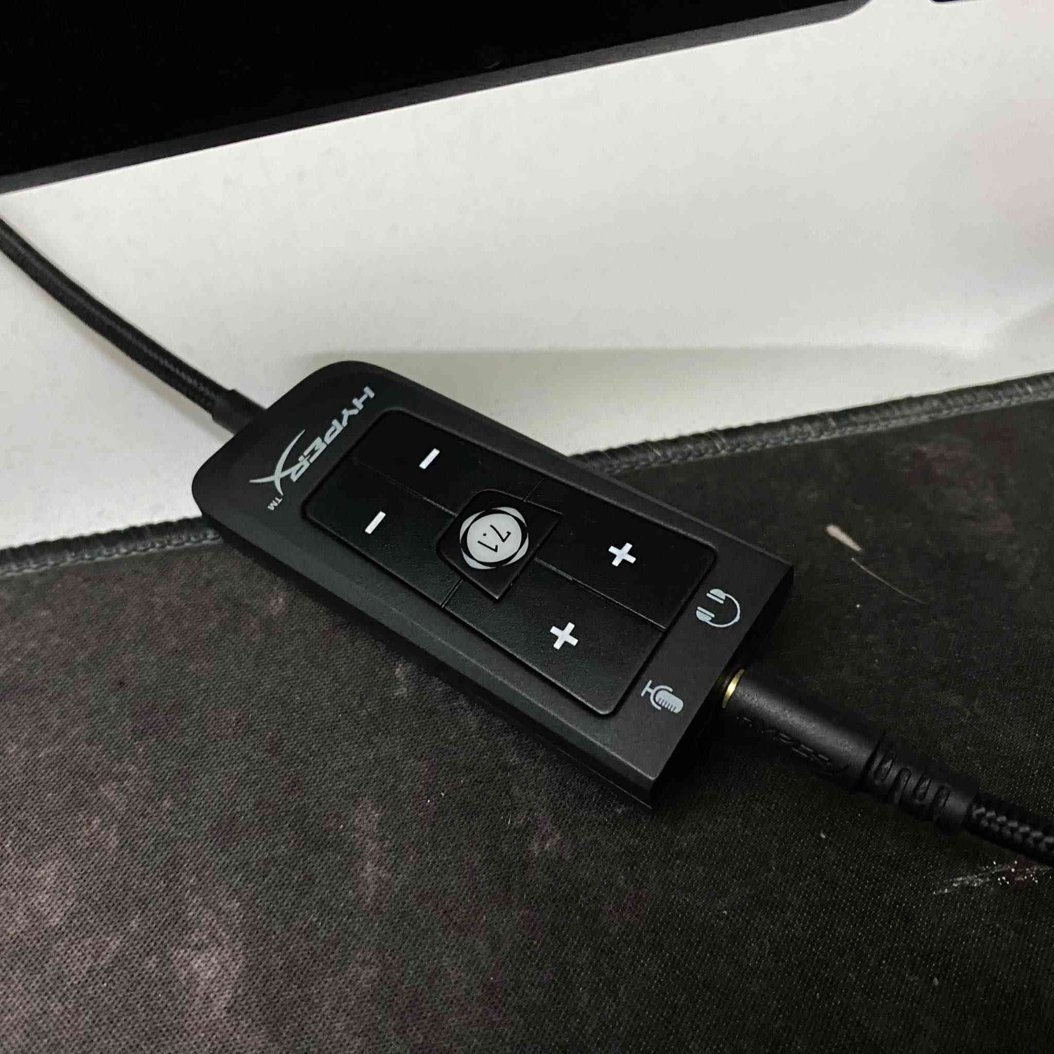 HyperX Cloud 2 مع كامل الملحقات 
مكاني بغداد الكراده ماعندي توصيل 
مواصفات ⬇️
 • Type: Wired Gaming Headset
 • Audio: 7.1 Virtual Surround Sound
 • Drivers: 53mm
 • Frequency Response: 15Hz – 25kHz
 • Microphone: Detachable Noise-Cancelling Mic
 • Material: Memory Foam + Leatherette
 • Connection: 3.5mm + USB Sound Card
 • Compatibility: PC / PS / Xbox
 • Durable Aluminum Frame بغداد, العراق


**إذا كنت صاحب هذا الإعلان وتريد حذفه لأي سبب، رجاءا أرسل رسالة إلى الدعم الفني**