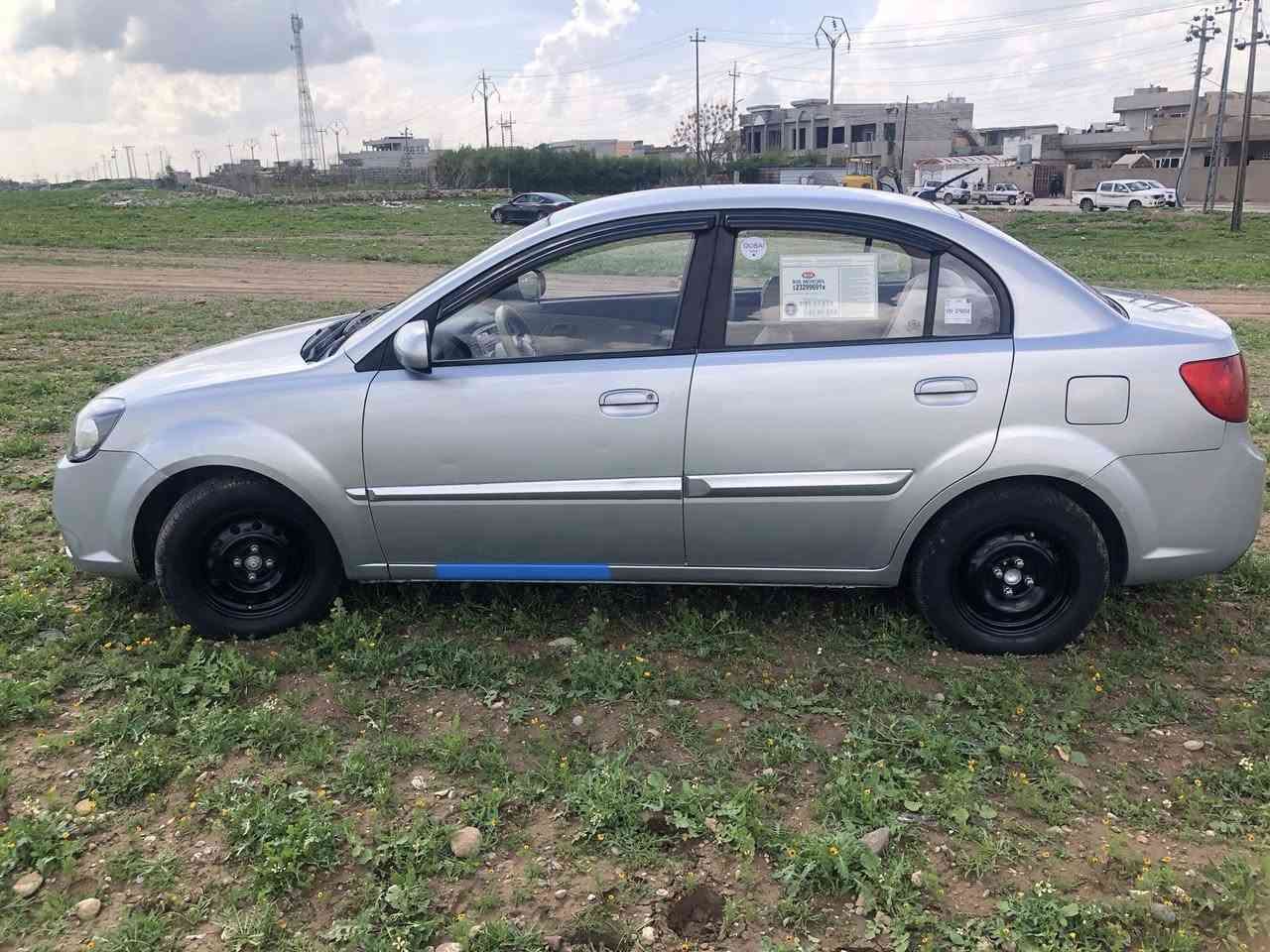 سلام عليكم 🚘 
كيا ريو 2010 خليجي 
خطم تاير جديد 
صدر جديد 
حار بارد ✅ 
رقم وهزة كله للثلاثين 
اني الشرعي مالتها 
جاهزة من كلشي بدون ضرر ولا صبغ 
سعرها ٩٩ مجال قليل 
***********
