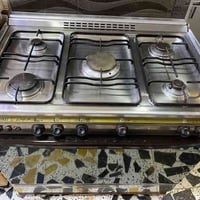 طباخ مستعمل قليل 5عيون وفرن سعر 250الف وبيه مجال و سرير اطفال سعر 100ا...