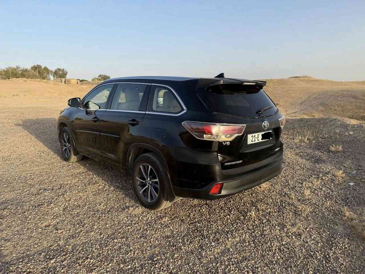 للبيع 
هايلندر 2017xle فورويل 
6vسلندر
فوول مواصفات بصمة تشغيل وبصمة ابواب 
سلايت كشنات كهرباء وجلد وتدفئة بلمقاعد
رادارات ونقطة عمية كامره خلفية وشاشة جبيرة 
وبعد بيها هواي موصفات
رقم سليمانية باسمي تحويل ثاني 
سنوية لحد29
ماشية 90 الف 
صور الضرر بلصور فقط جنطه بدون ايرباك 
بجم كبس
مكاني تكريت 
للاستفسار:***********
