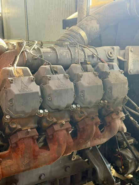 للبيع مولد دويز نظيفه ٨سلندر راس توليد ٥٠٠kva المولده على الحمل نظيفه للاتصال ***********
