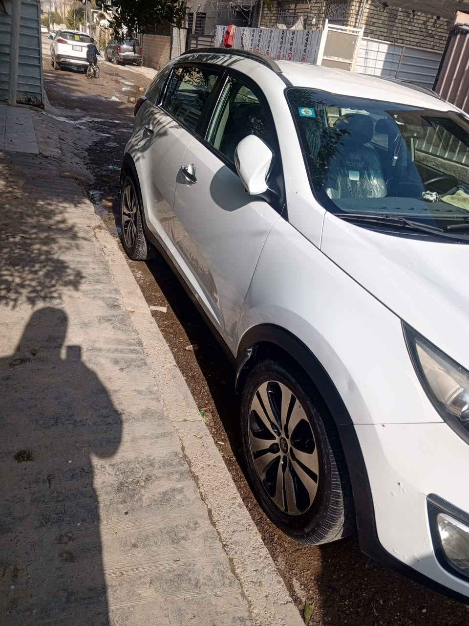 السلام عليكم
كيا سبورتج للبيع خليجي 2014مكفولة
سياره جديده سنويه جديد هزة جديد 
سعر 150وبيها مجال
مكاني بغداد الغزالية شارع المرور 
الاتصال ***********
