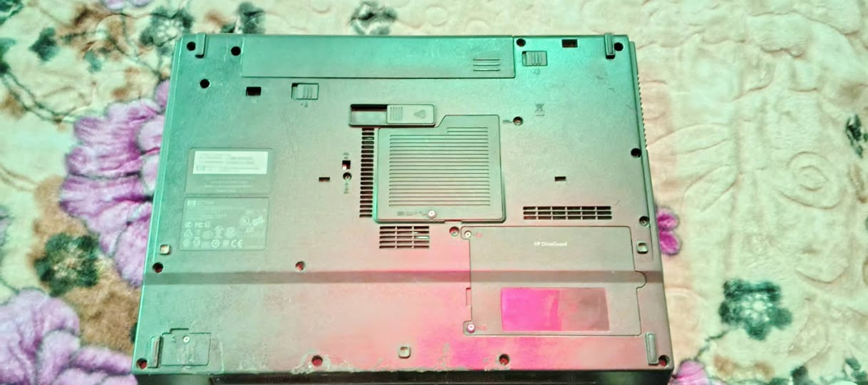 سلام عليكم لابتوب hp بسعر 85وي توصيل ما بي اي نقص او اي مشكلة كله شغال شاحنته موجودة بس (ملاحضة) انو اكو طكات خفيفة بل شاشة وما ماثرة كلش نقص بس هارد ssd 
رقمي ***********
مكاني البصرة 
ادمن 🌹
