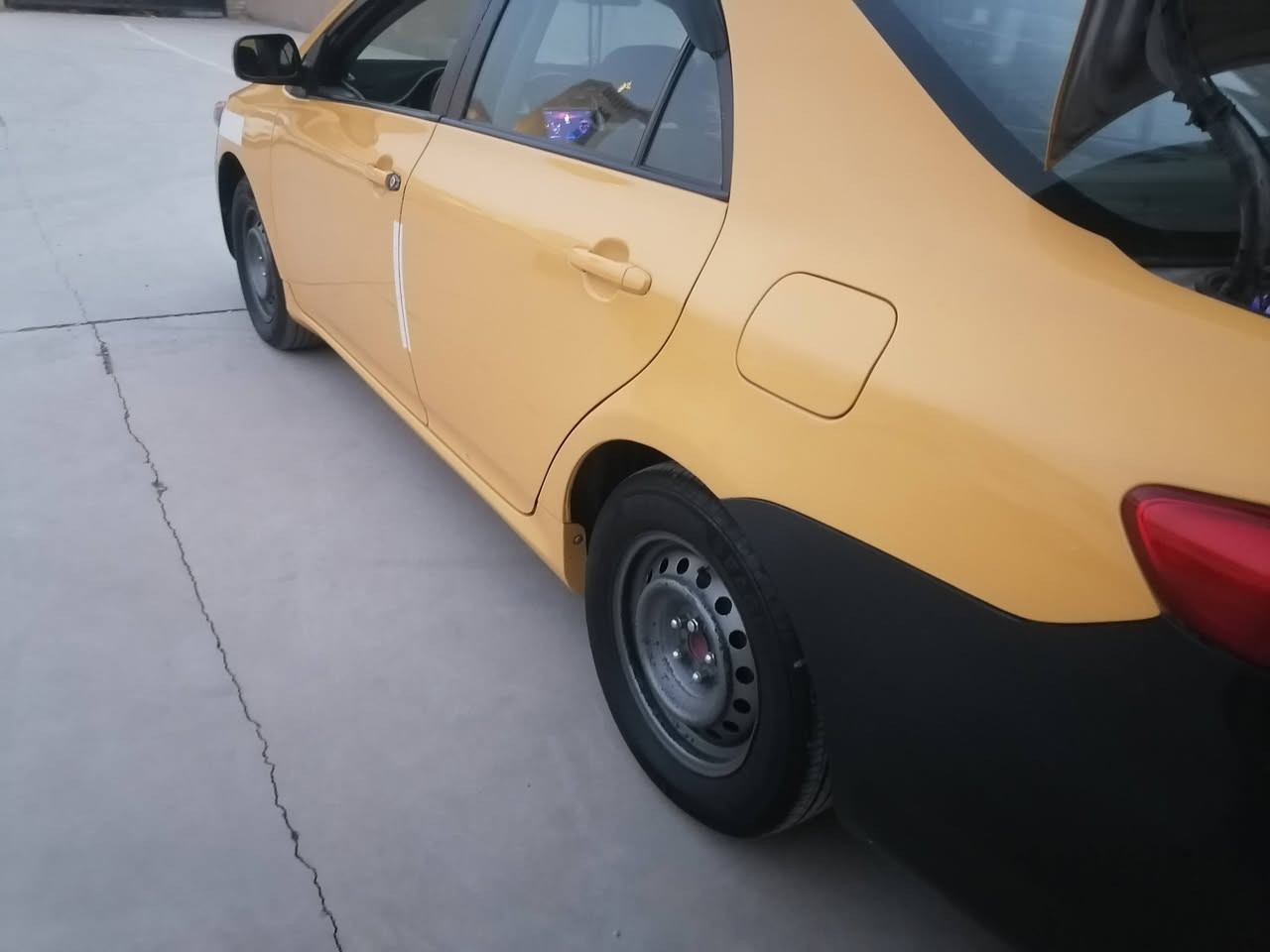 الله يساعدهم كورلا٢٠١٠ محدثة ١٣ بيها جاملغ امامي مصلح نفسة وفوك البك لايت الخلفي بدون حوض كير مكينة تبريد تدفئة كلها تمام الحمد لله رقم بغداد بسمي صارلها عندي ٨ سنوات سنوية تسقط بال٢٧ دوشمة جلد ارضية صندوك و َسفاري منضومة زنون كامل لد نهاري واوتو الايت شغال رايد مراوس بخصوصي علمود الدوام متدخل التكسي سعرها ١٠٥
بغداد الدورة تلفوني *********** بي واتس
