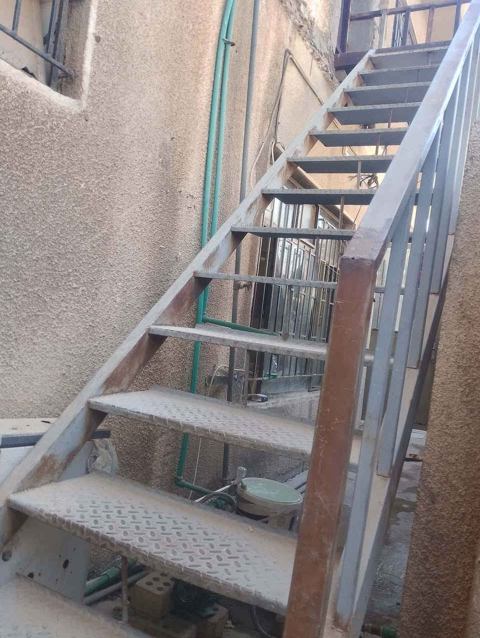 درج حديد الطول اربع متر والعرض متره نضيف كلش أي اضرار مابي والسعر ٣٠٠ وبي مجال المكان الدورة شارع٦٠


**إذا كنت صاحب هذا الإعلان وتريد حذفه لأي سبب، رجاءا أرسل رسالة إلى الدعم الفني**