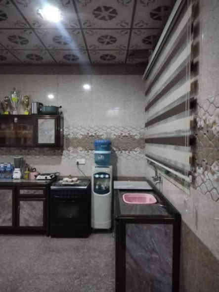 بيت للبيع او معارض
 منطقه القوسيات خدمات كامله مساحه 225متر واجه 13 متر مربع البيت طابق واحد غرفتين نوم وهولين ومطبخين ومناور اثنين واستقبال وحديقه وكراج

قرار 25 وصل بلديه بي منطقه هادئه قرب مدرسه نبأ العظيم
للاستفسار الاتصال على الارقام
*********** 📲🏦
*********** 📲🏦
