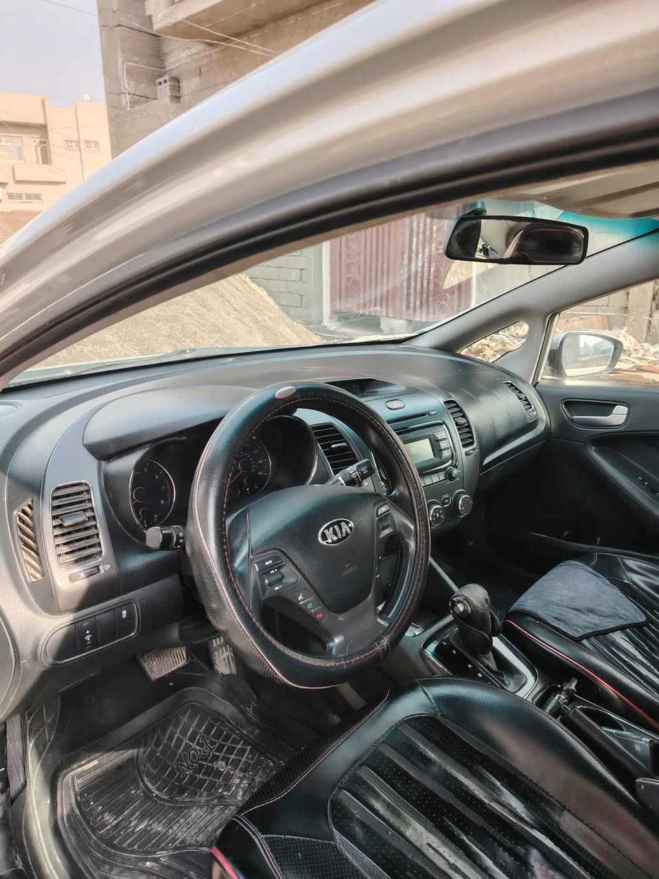 السلام عليكم اخواني سيارة فورتي 2017 رقم اربيل بدون صبغ فقط جاملغ اليسار بارد بدون دواخل والباقي كفاله عامه السيارة تبريد كير اوتوماتيك تحكم بالستيرن جاهزة من كلشي مابيه اي نواقص بسم صاحبها الشرعي اتريد تحويل او وكاله مكان السيارة موصل السعر 110 التواصل ع هذا الرقم ‭0773 072 2366‬
