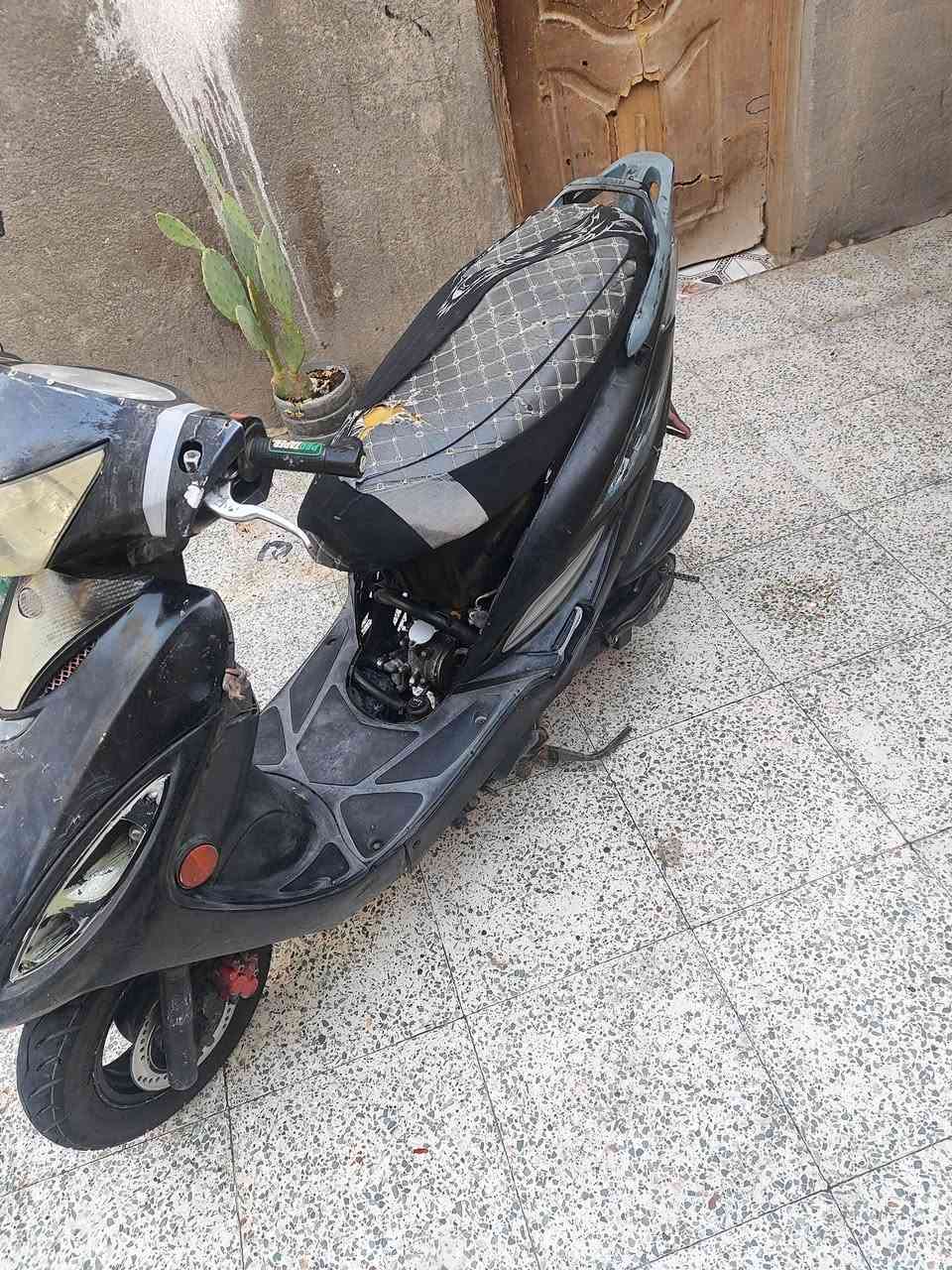 السَلٱمٌ عـَلـْيگمّ جي فور للبيع دراجه حلوه ونضيفه سعر 300 وبيه مجال السفتسار *********** واتساب

