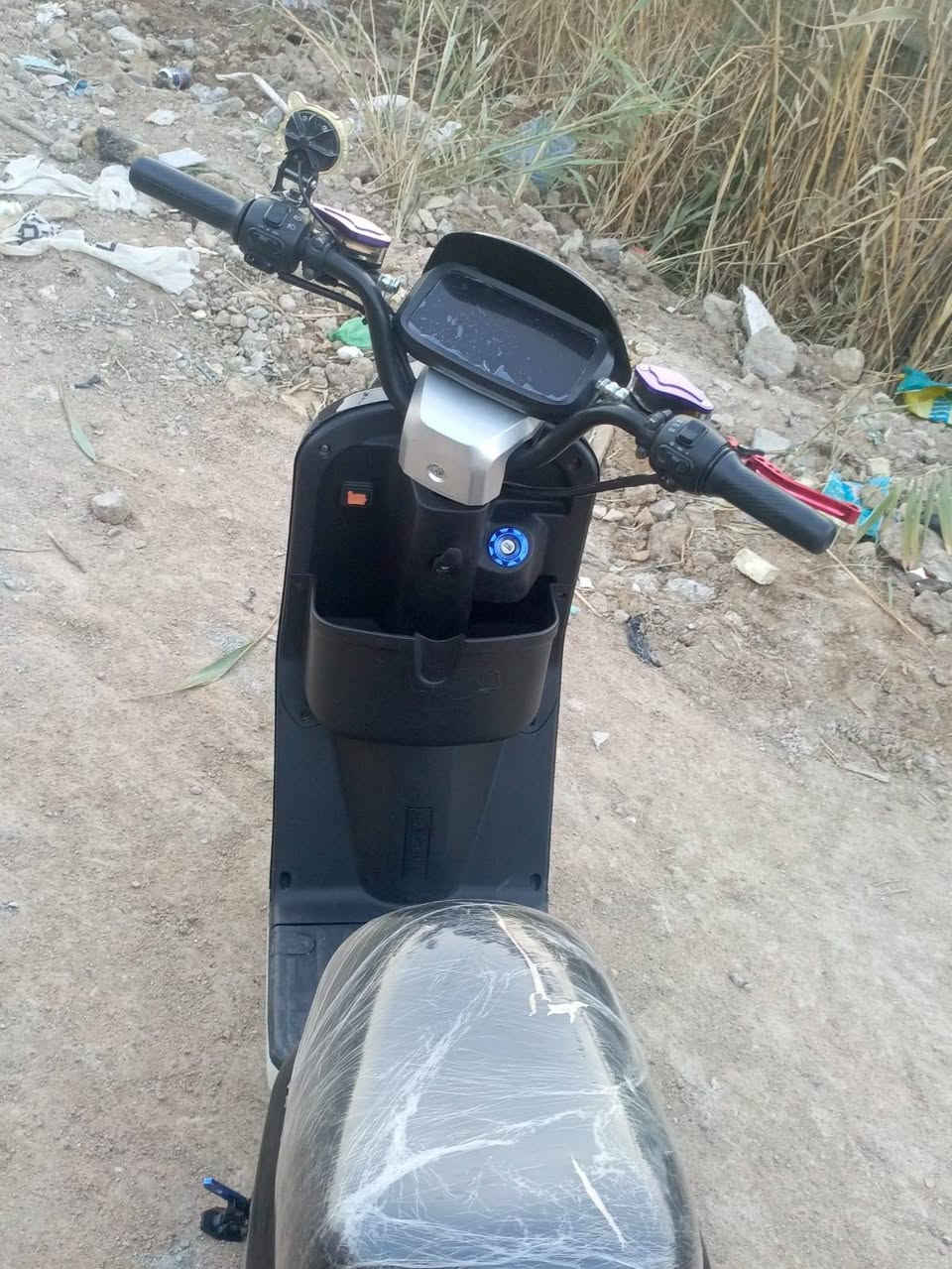 السلام عليكم شباب دراجه شحن للبيع
اسمه R900

 الشركه ريان  من محمد الوكيل 

الدراجه بعدهي زيرو ماشيه قليل

بطاريات خمسه دبل كبار  26 امبير نوعهن ريان اصليات 

دراجه مزود عليه ستان صفح ويدات وعنبار رياضيات 

وكلوب بومه ولايت خلفي احتياط 

الدراجه تمشي 90 شرط عداد حقيقي

بيه رباعيه ونضام البارك وقوف وبيه بك ويجي وياه سويجات اثنين وبصمات اثنين 
الدراجه احلى من الصور والبطاريات شرط الفحص
المكان بصره شط العرب تنومه 
الرقم ***********
السعر 520  وبيه مجال حك الجيه
