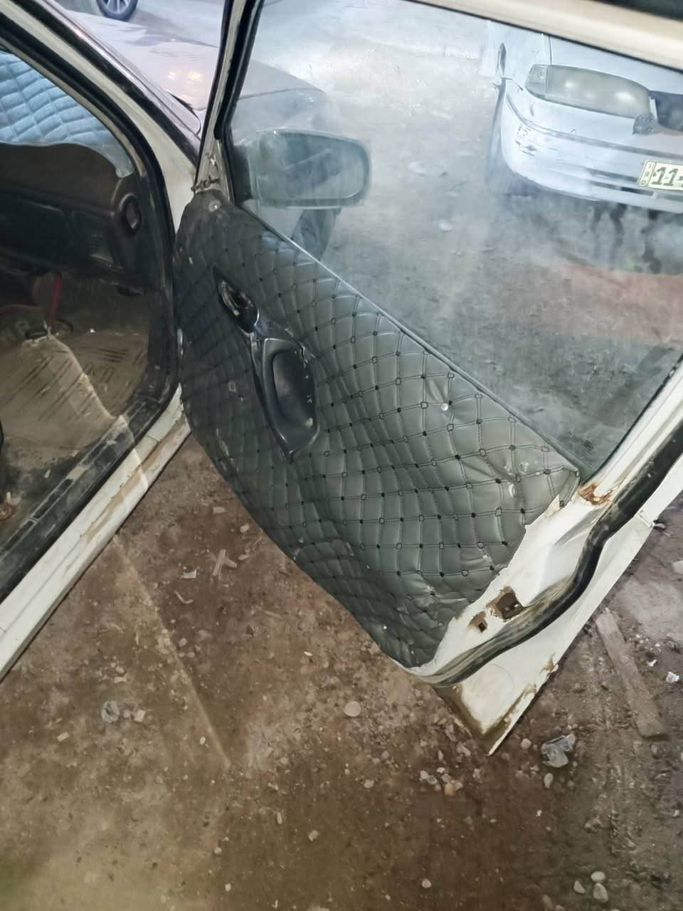 السلام عليكم برنس موديل 95 سياره حلوه وكاعده بيها نقوصات شويه كير ومكينه مقفولات كهربائيات شغاله كلها سياره بدون ضربه رقم بابل بااسمي رقم انكليزي العنوان الدوره شارع 60 السعر 28 وبيها مجال الرقم/ ***********
