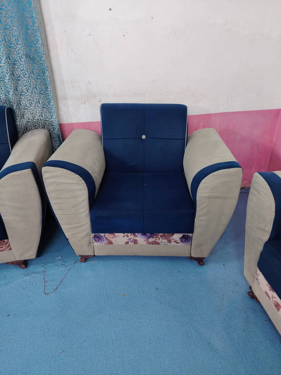 تخم للبيع تزكام كلش نضيف 10 مقاعد السعر 225وبي مجال العنوان كربلاء بدايد امن الداخلي  توصيل داخل كربلاء الستفسار ***********
