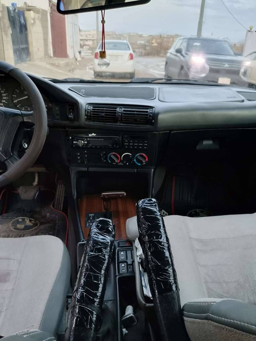 BMW
موديل 94
مكينه 525 كه پسي ديجيتال
گئر توماتيك
كوشن كهربائي
باليف كهربائي
ئاوئنه كهربائي
جام 4 كهربائي
7باليف
2پارجه ئه و روپي هه يه... له شارع جويته ده رئ له گه ل به رده كي.. ده عم بو وه
ره قه م.. أربيل
ره قه م نئويي... پانه
سه نه وي.. 2 ساله به سه داجؤ وه
8وه ره قه غرامه ي له سه ره... پاش معامله له به ر ده برئت
ته حويل به شه رت
سياره جاهزه يه ك دينار... مسروفي تئدانيه
به س گئري زؤر جار ترانسي هه يه!!!

سياره فول فوله.. به س سيلايت نيه
سعري 60 وه ره قه و... معامله يه كي برايانه
فايبر+وتساب... ***********
