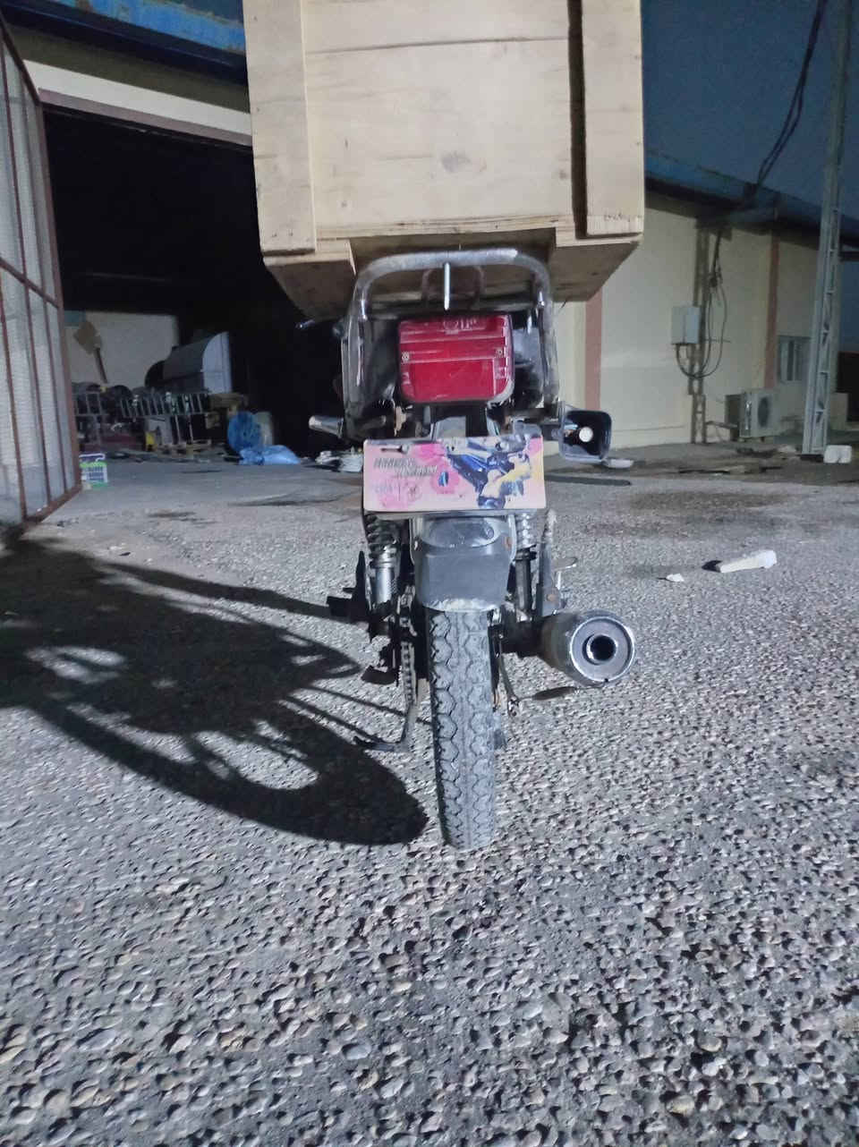 السلام عليكم يوجد دراجه سافانه موديل ٢١ أوراق السعر ٣٧٥ وبيها مجال لشراي ***********
