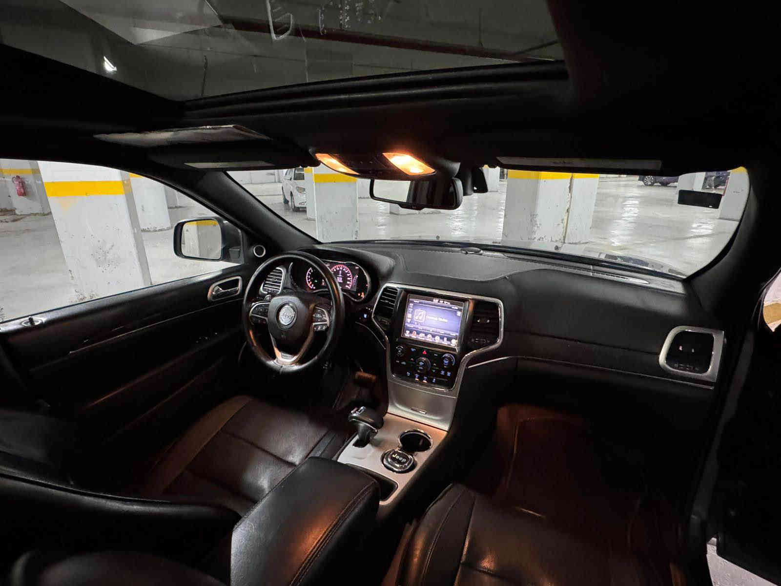 السلام عليكم 
جيب سومنت موديل 2015 
رقم بغداد مشروع وطني بسمي 
وارد امريكي بيها قطعتين تبديل نفس الون بلادي وقطعه صبغ 
ماشيه 80
محرك  ‏ 3600
فوول مواصفات للاخير ومعروفه مواصفات السومنت 
بانوراما 
رادار امامي وجانبي 
تحديد مسار 
اوتو ستوب  
مانع تصادم 
سماعات هارمن كاردن  ودمام خلفي 
رادار جانبي بالمري 
مري كهرباء وقلاب ع البك 
داخل كله جلد خياط  بلادي شركه 
تشغيل عن بعد 
لايت داينمك امامي يفتر ويه فره الستيرن 
حساسات امامي خلفيه 
توقف ذاتي عند الرجوع
نقاط عمياء 
صندوك خلفي كهرباء 
سعر 198 $$ وبيها مجال بصيط 
مكاني بغداد 
رقمي 
*********** بغداد
